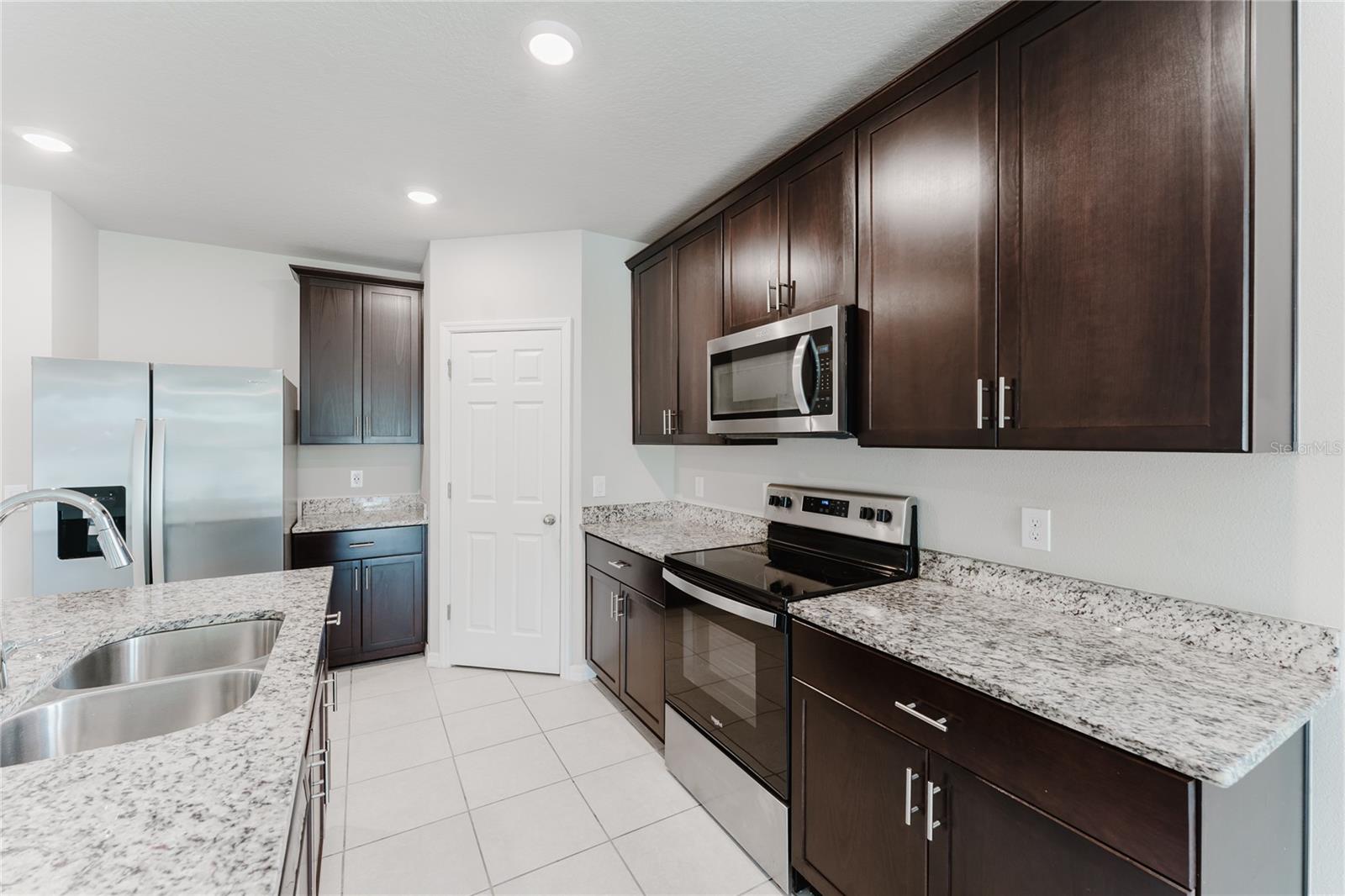 Image 8 of 39 For 856 Teton Street