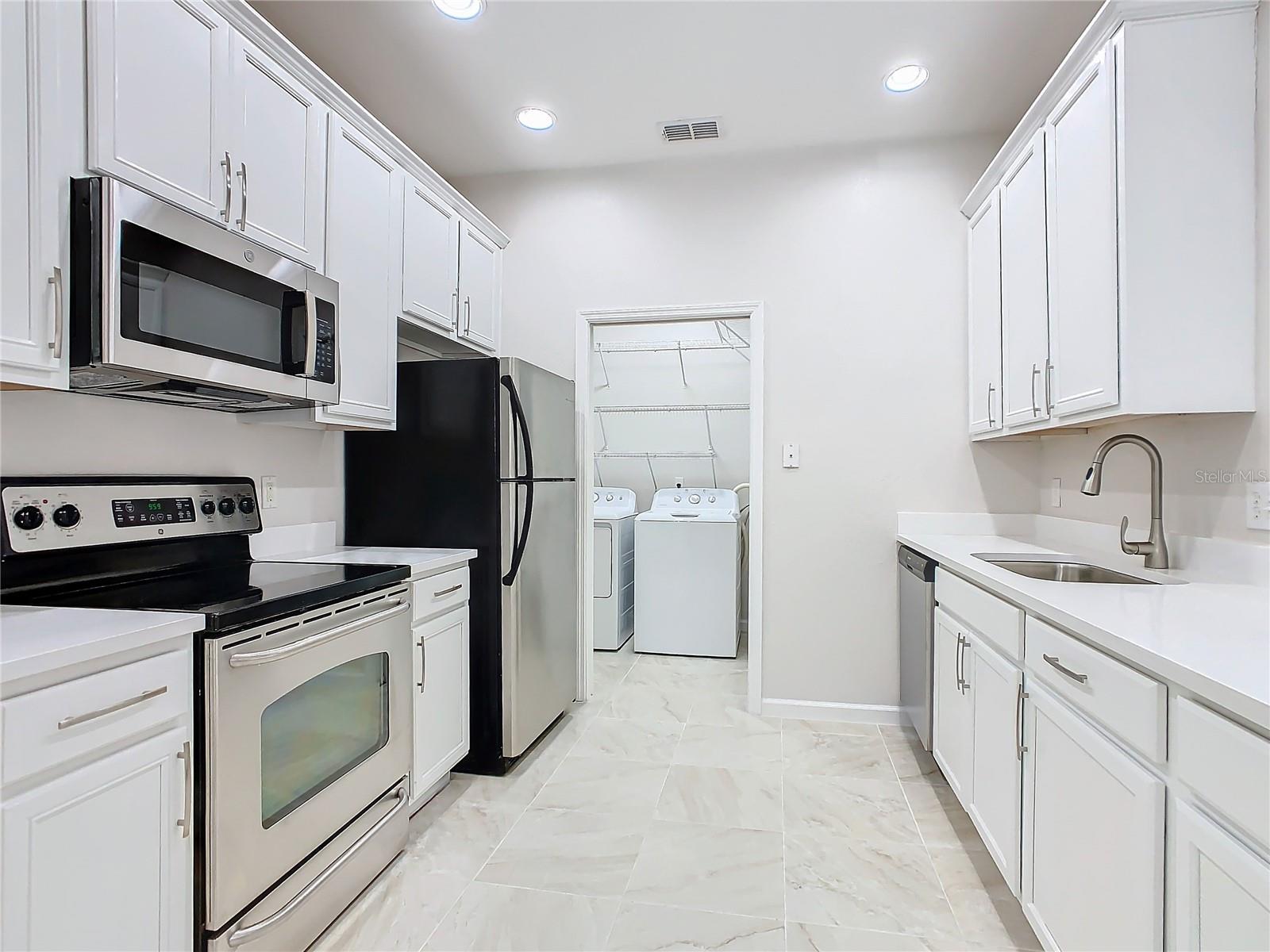 Image 10 of 72 For 3000 Laurel Park Lane 202