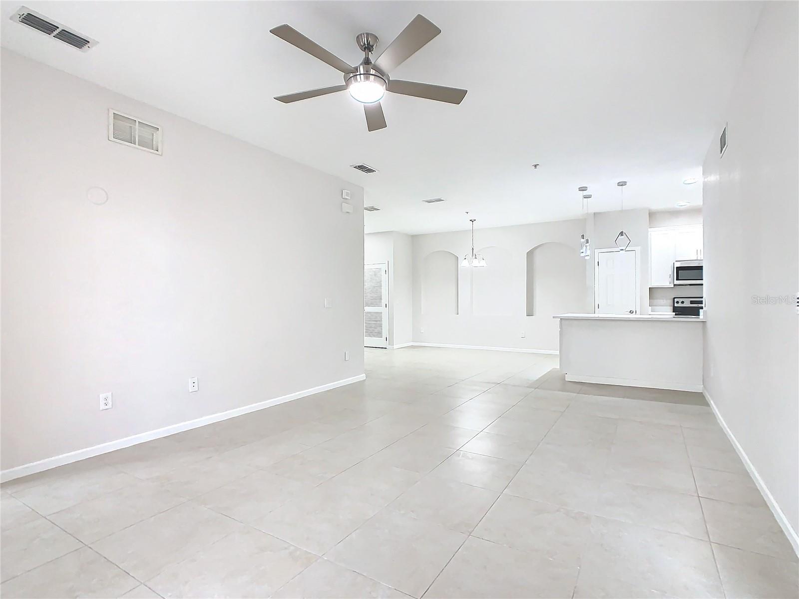 Image 18 of 72 For 3000 Laurel Park Lane 202