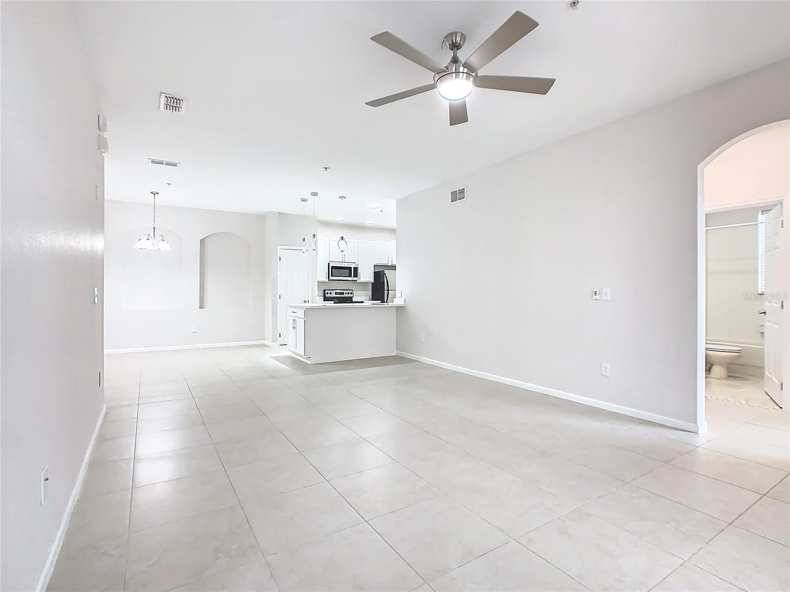 Image 19 of 72 For 3000 Laurel Park Lane 202