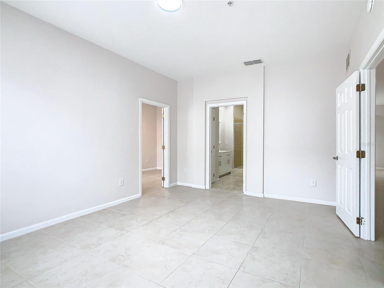 Image 25 of 72 For 3000 Laurel Park Lane 202