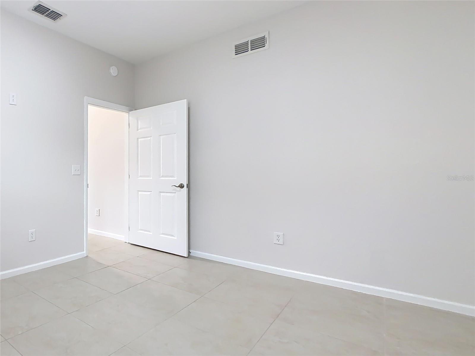 Image 38 of 72 For 3000 Laurel Park Lane 202