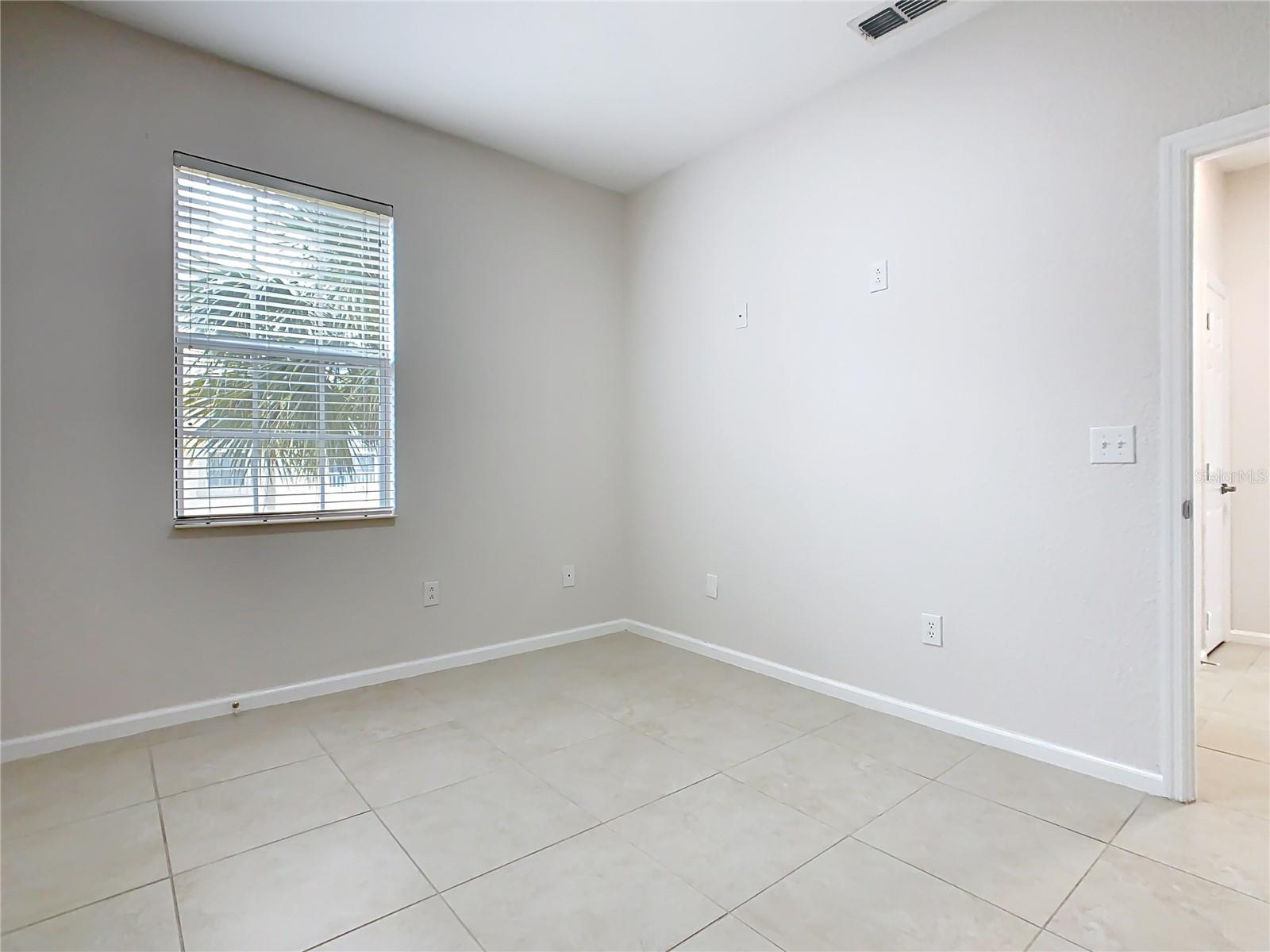 Image 39 of 72 For 3000 Laurel Park Lane 202