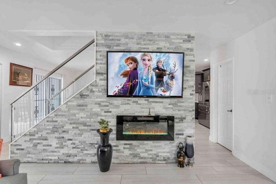Image 5 of 30 For 8621 Spring Club Court
