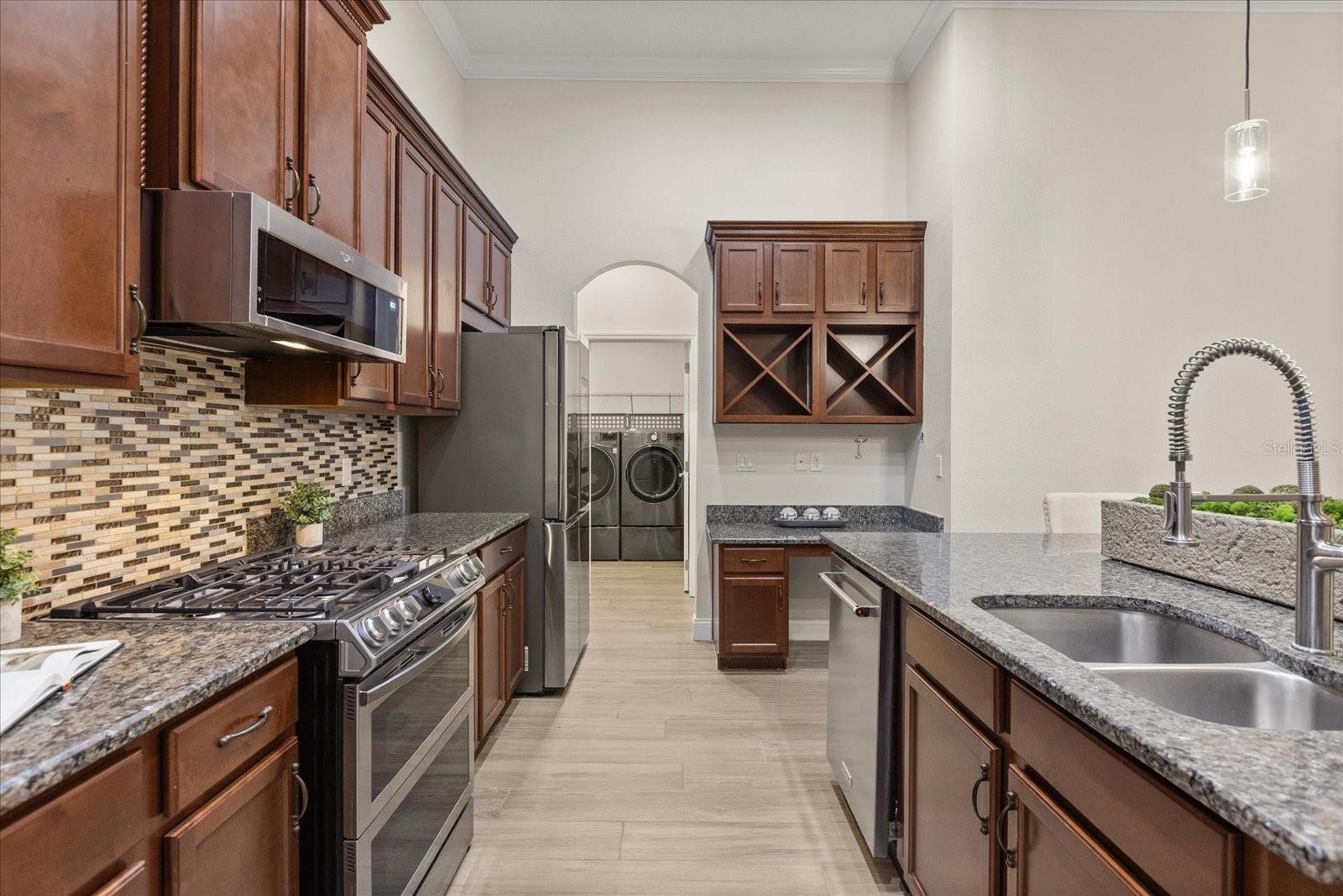 Image 19 of 44 For 886 Sherbourne Circle