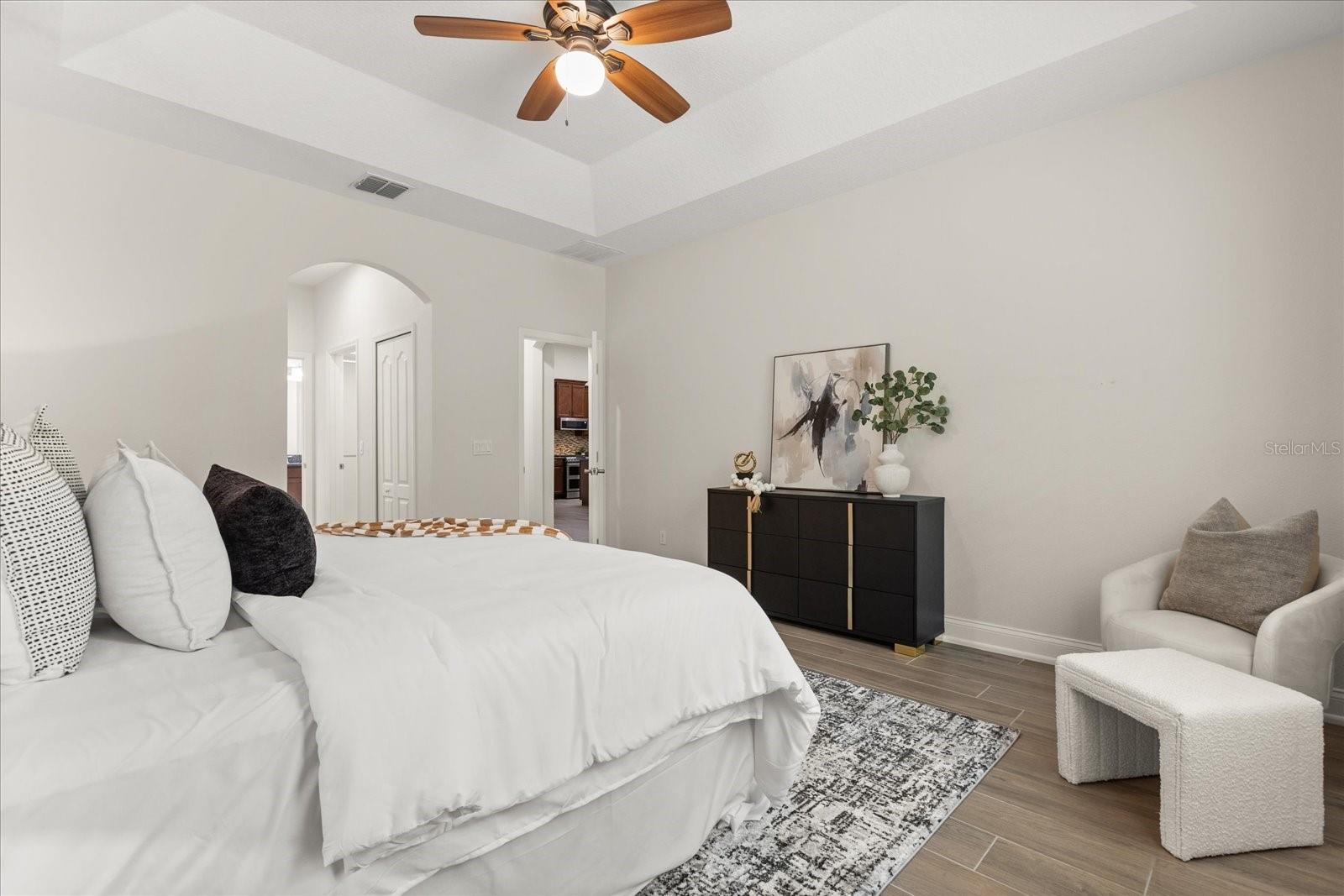 Image 21 of 44 For 886 Sherbourne Circle
