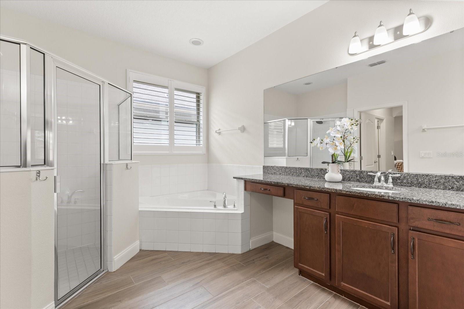 Image 24 of 44 For 886 Sherbourne Circle