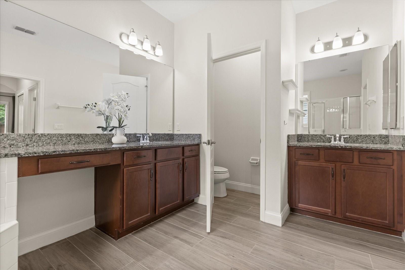 Image 25 of 44 For 886 Sherbourne Circle