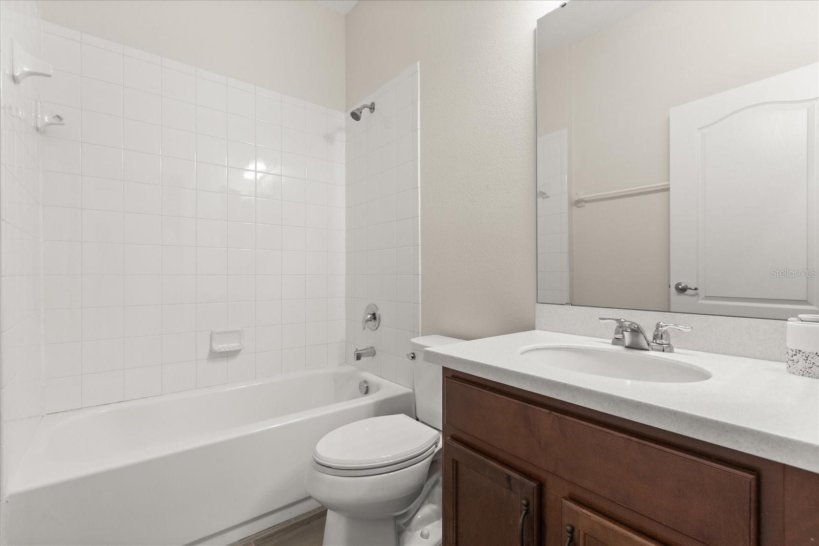 Image 29 of 44 For 886 Sherbourne Circle