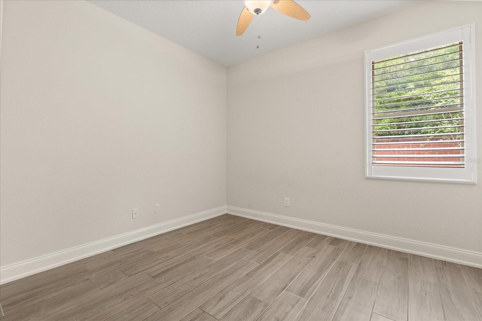 Image 31 of 44 For 886 Sherbourne Circle