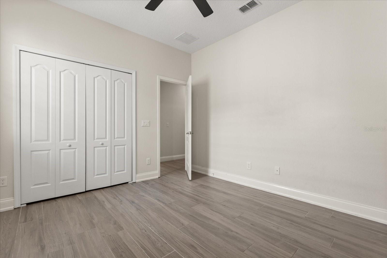 Image 34 of 44 For 886 Sherbourne Circle