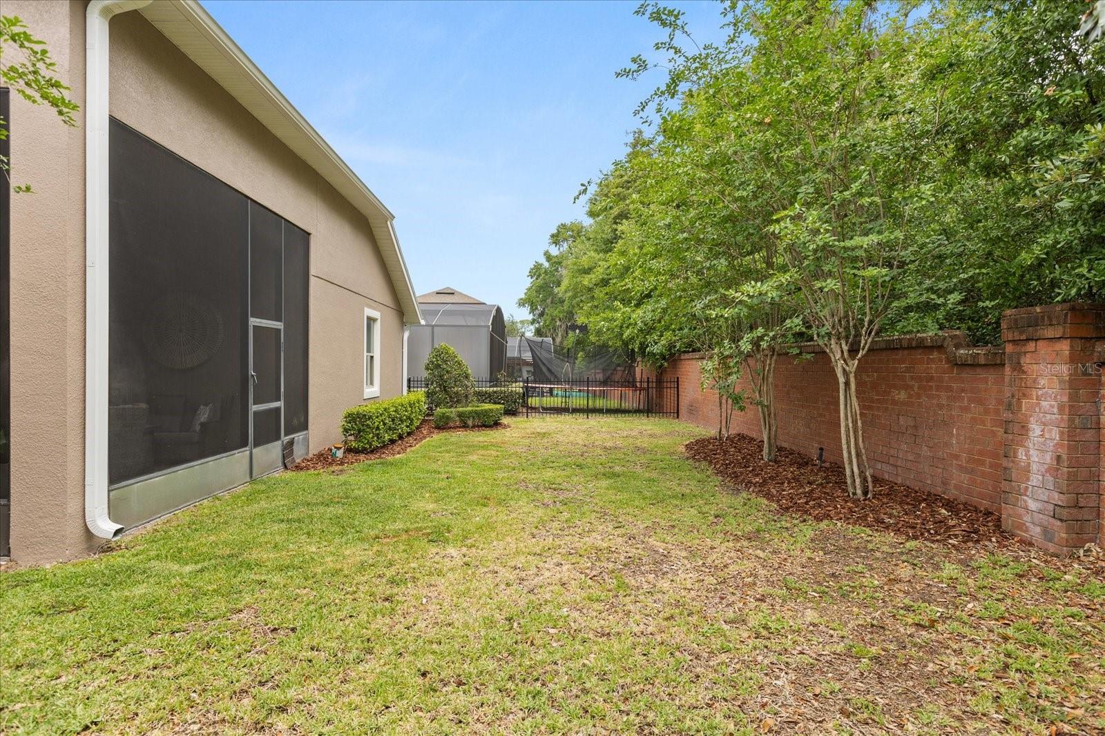 Image 38 of 44 For 886 Sherbourne Circle
