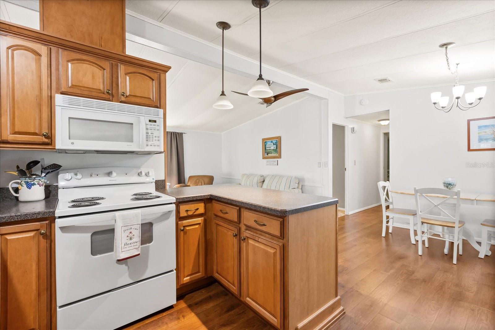 Image 17 of 25 For 38 Da Rosa Avenue