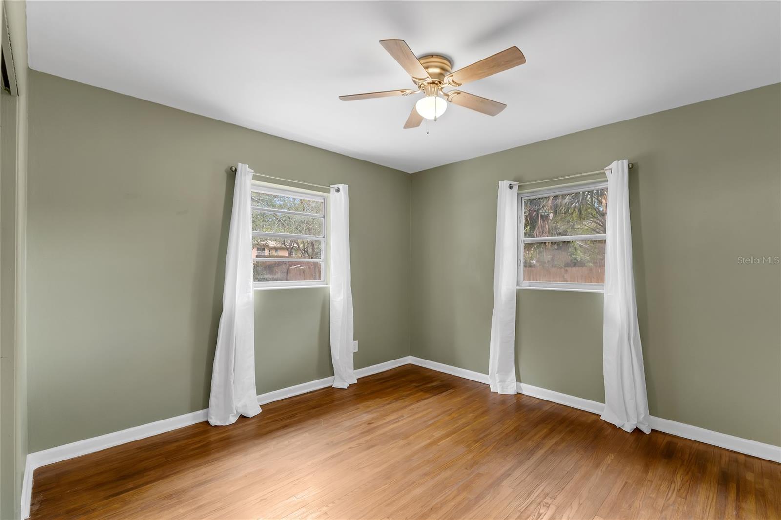 Image 15 of 18 For 826 S Montgomery Avenue