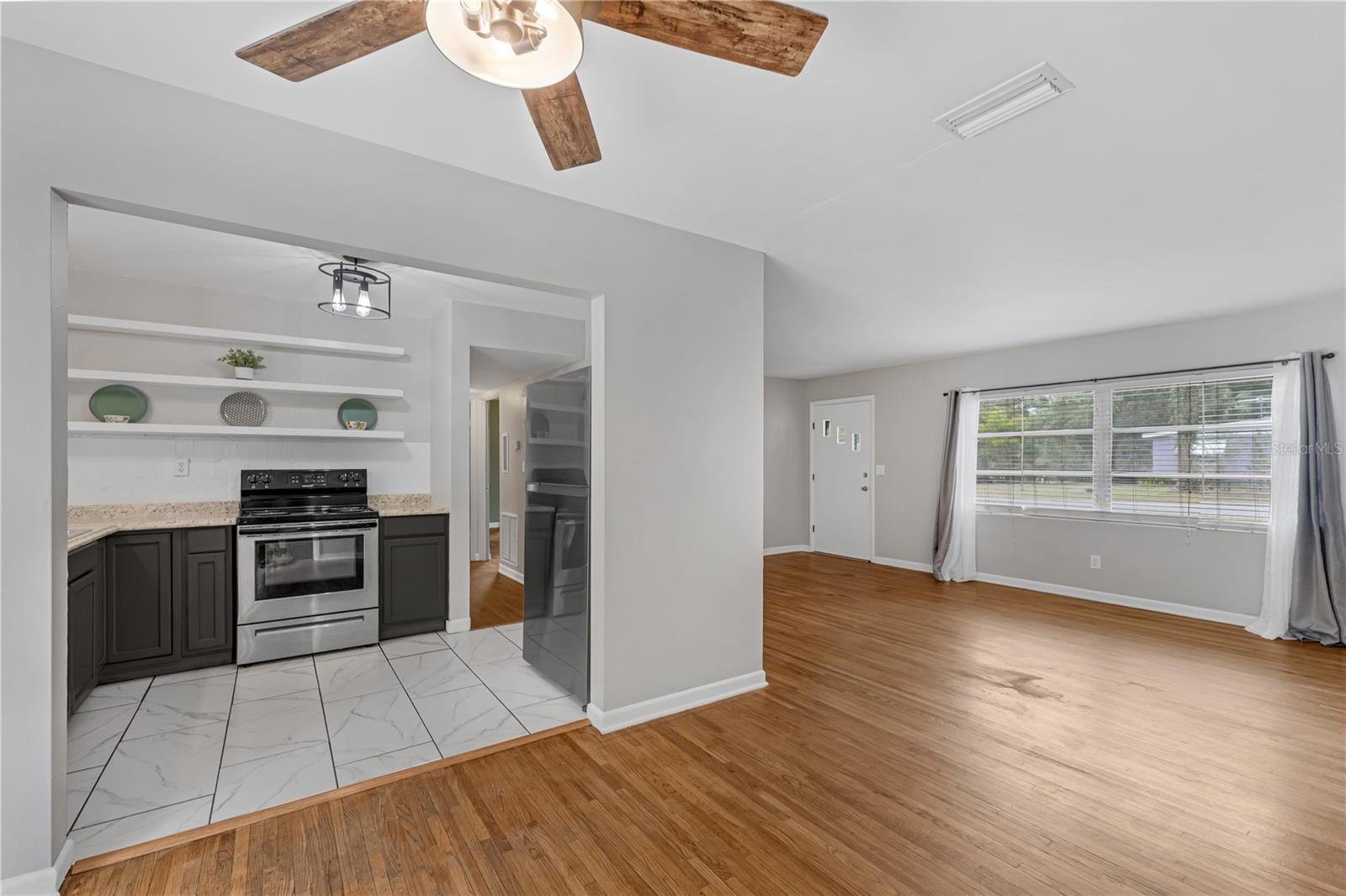 Image 2 of 18 For 826 S Montgomery Avenue