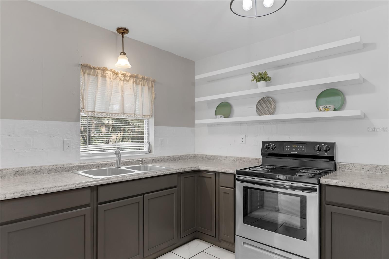 Image 3 of 18 For 826 S Montgomery Avenue