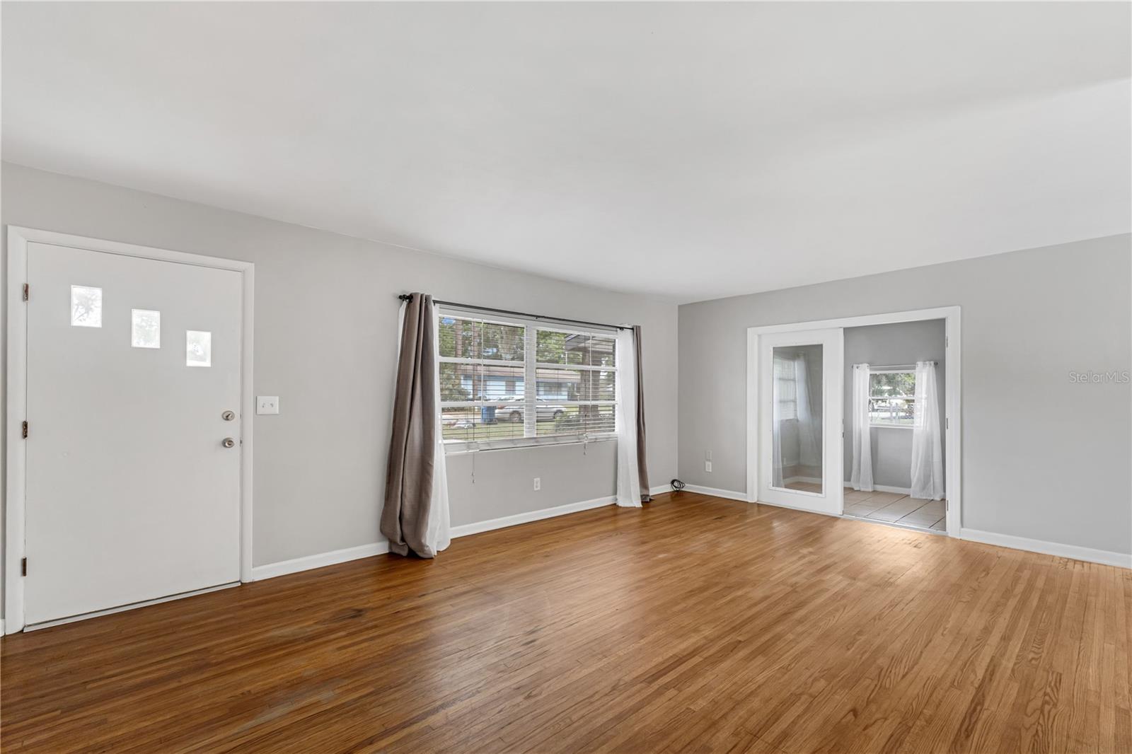 Image 4 of 18 For 826 S Montgomery Avenue