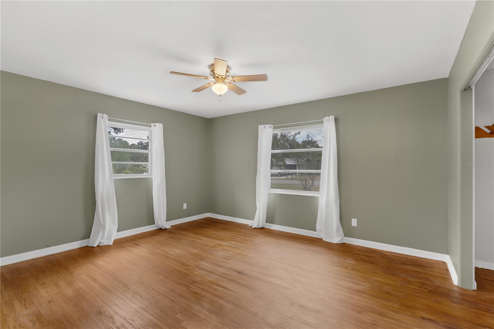 Image 6 of 18 For 826 S Montgomery Avenue