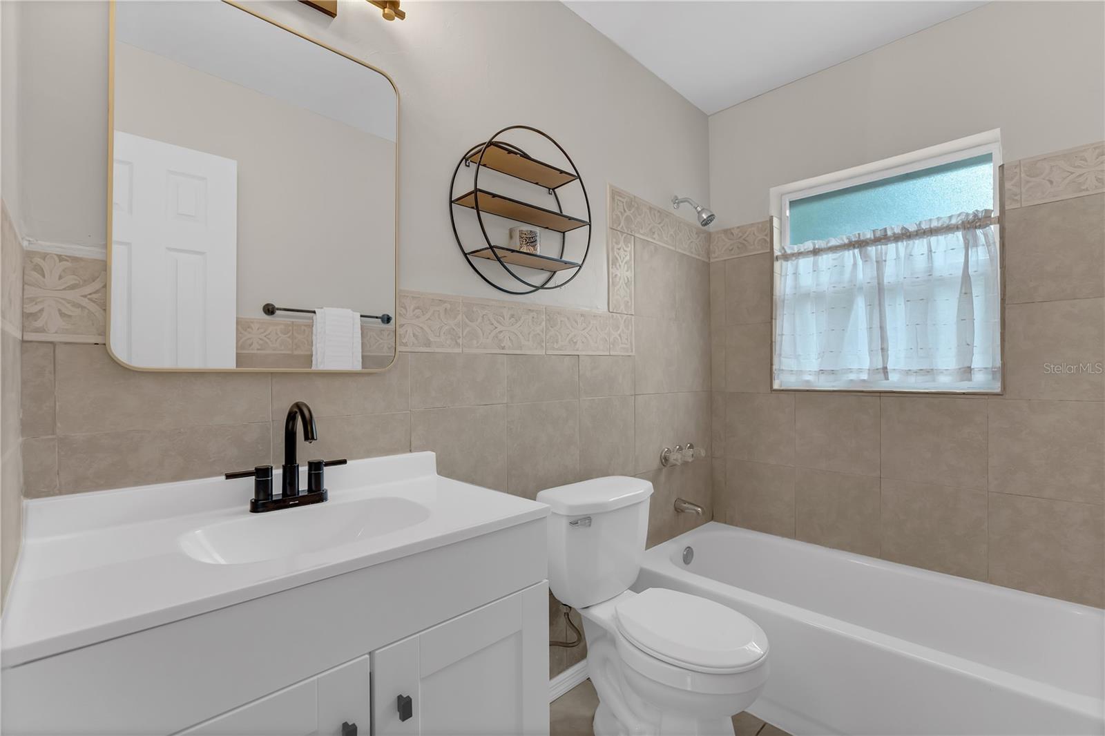 Image 7 of 18 For 826 S Montgomery Avenue