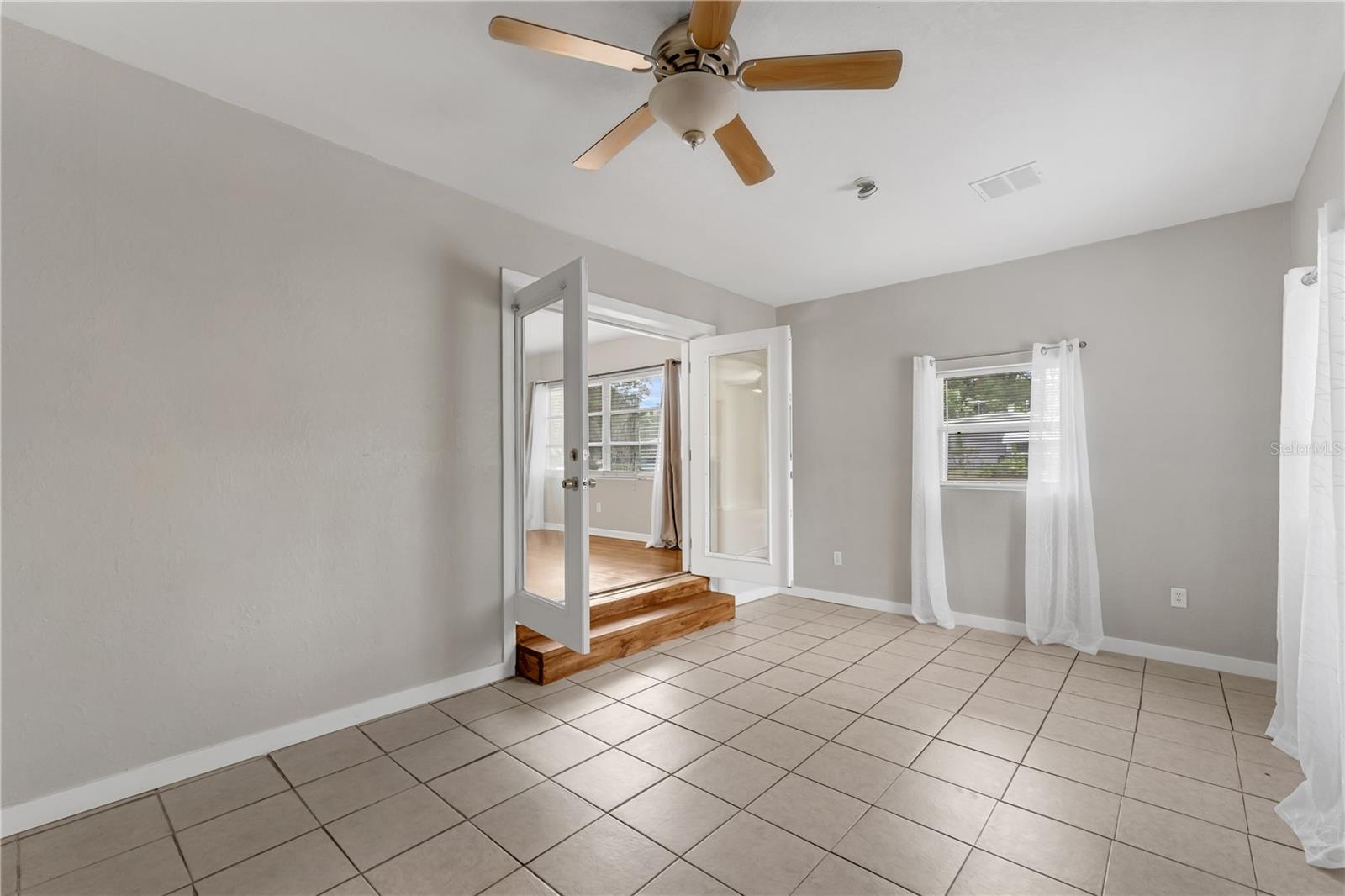 Image 9 of 18 For 826 S Montgomery Avenue