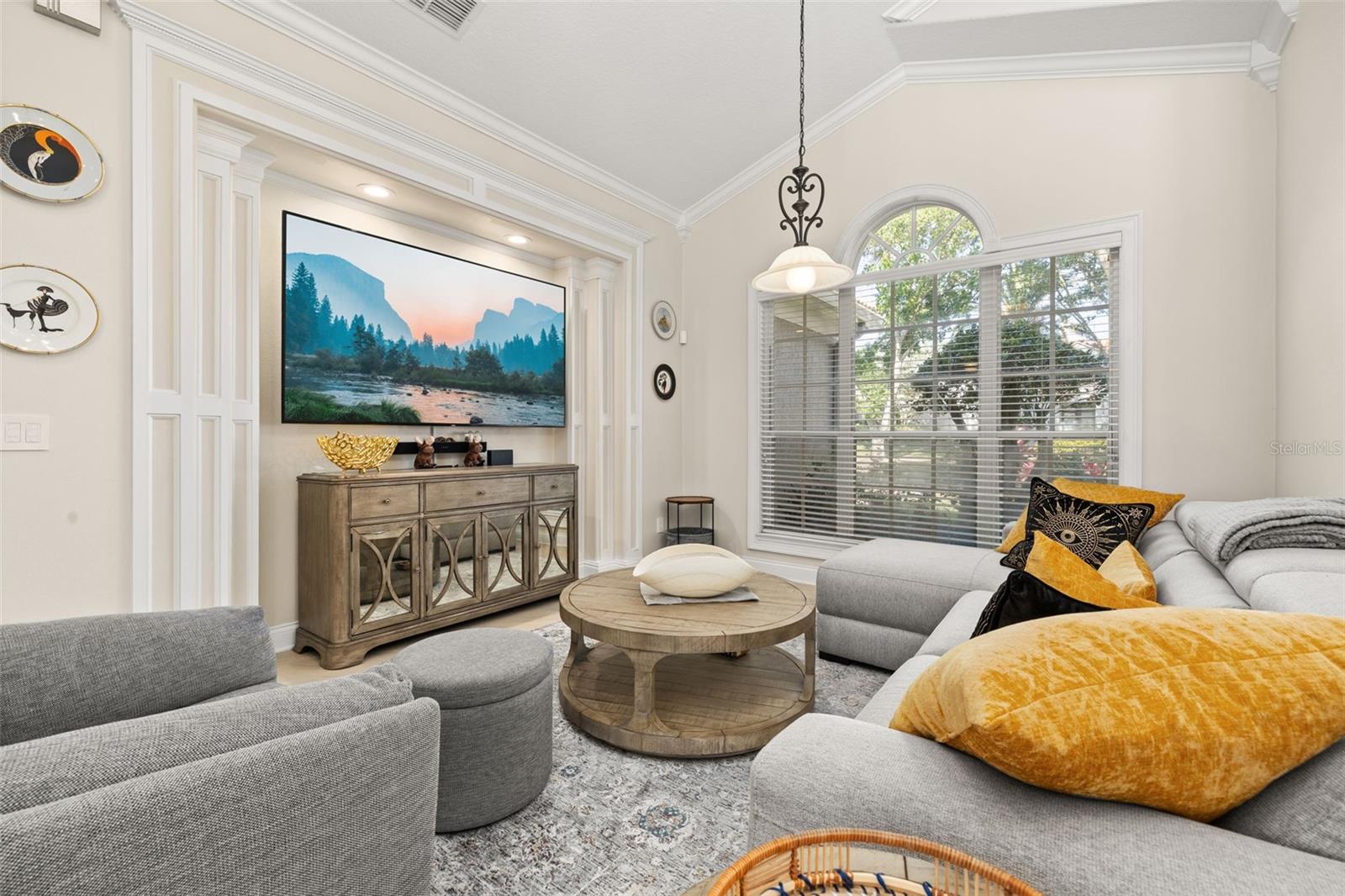 Image 10 of 59 For 1855 Vista Royale Boulevard