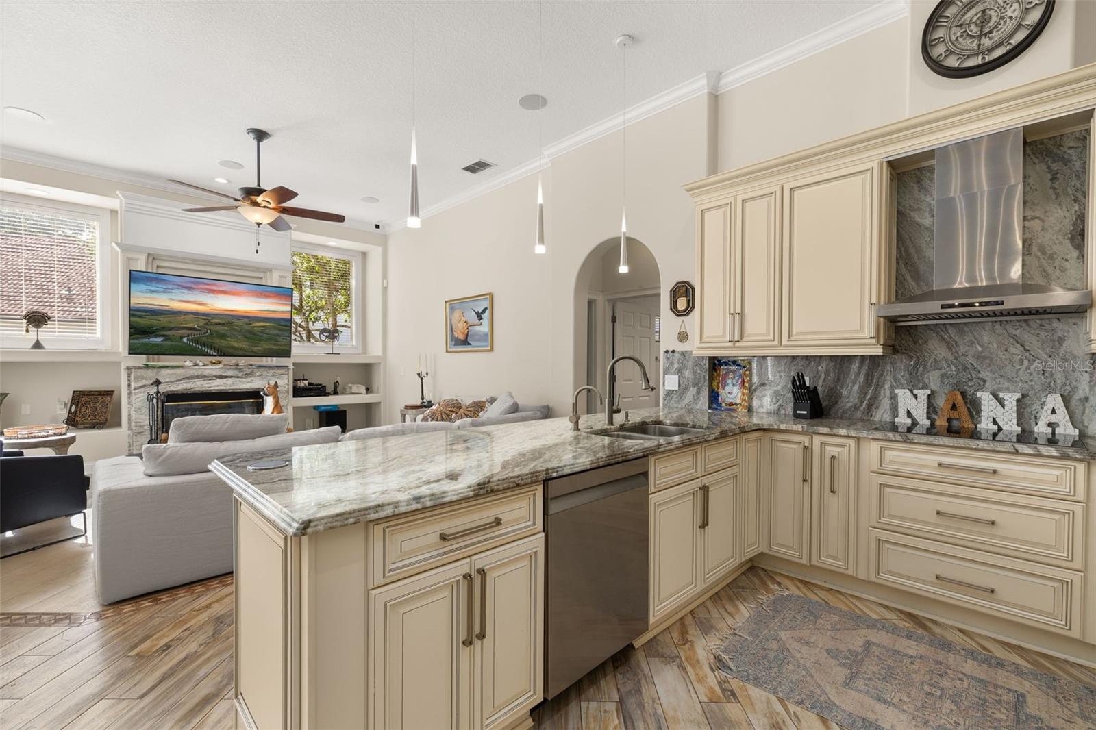 Image 21 of 59 For 1855 Vista Royale Boulevard