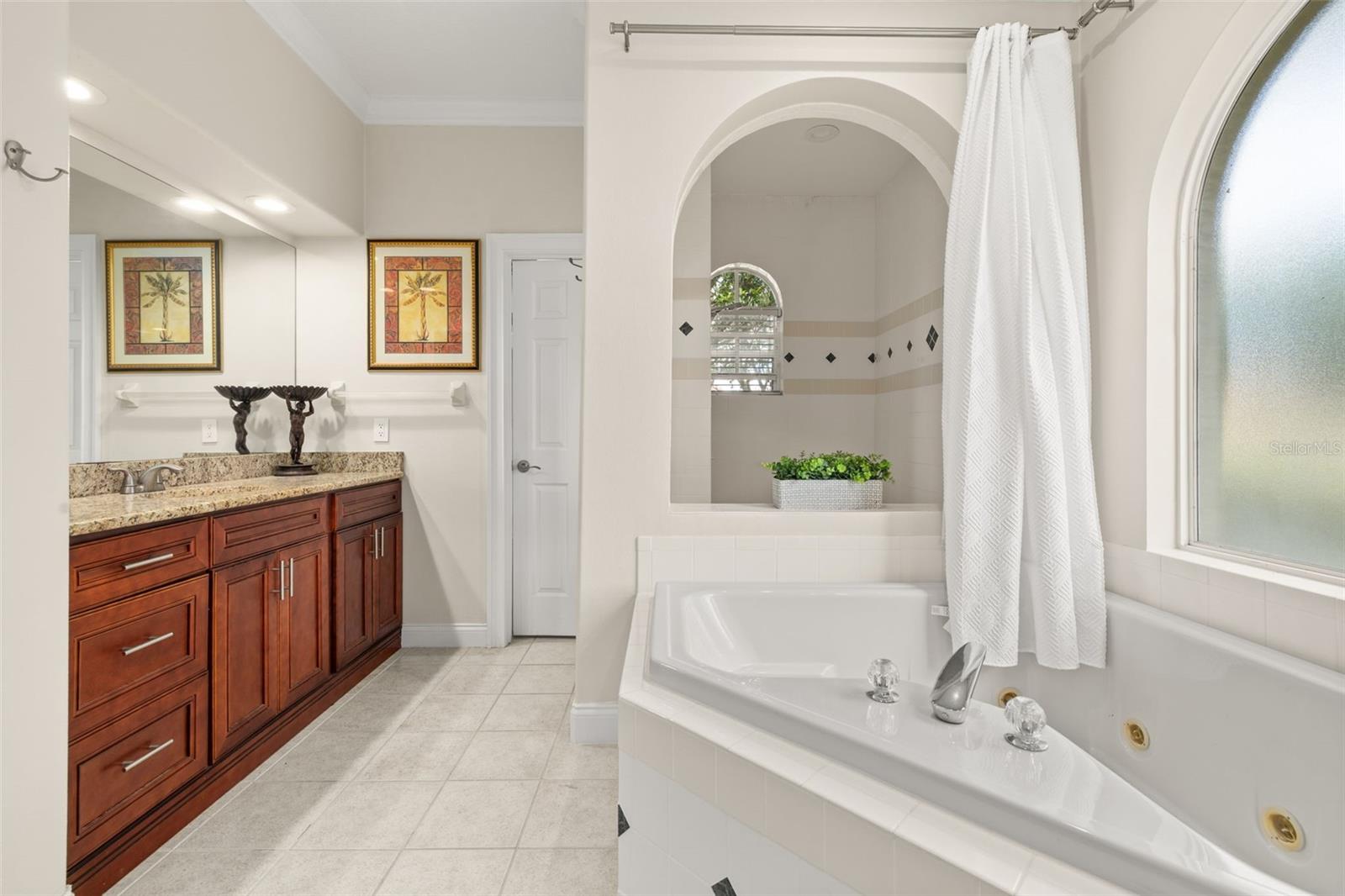 Image 32 of 59 For 1855 Vista Royale Boulevard