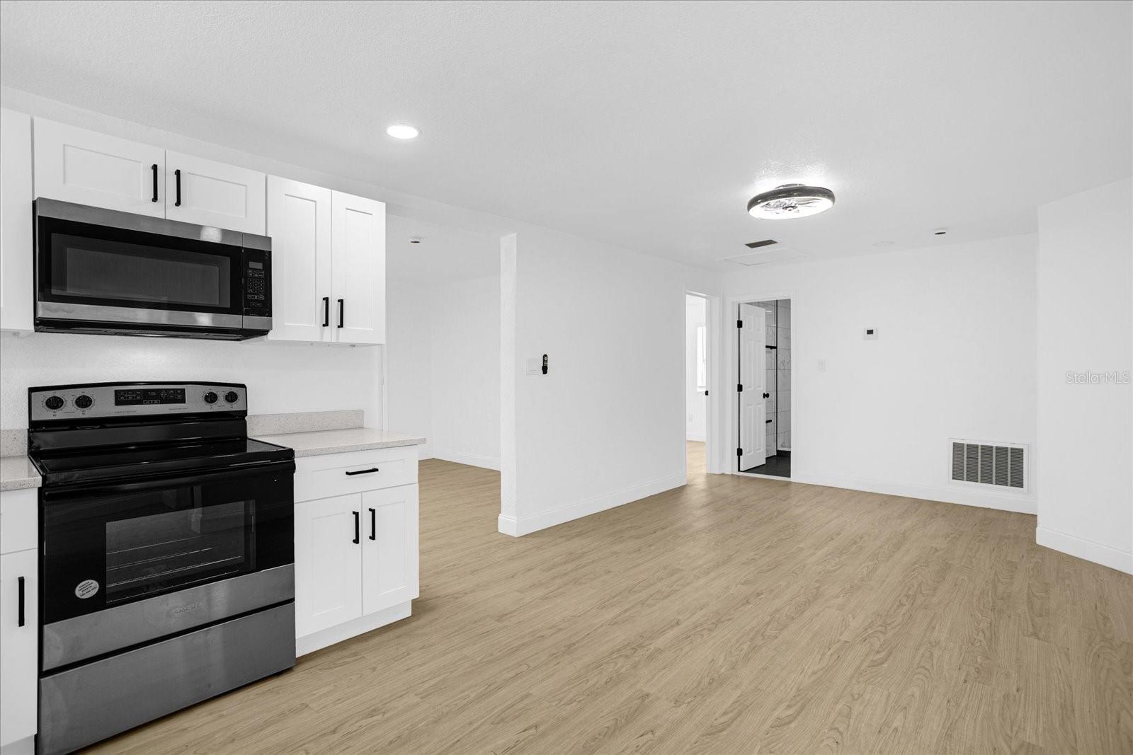 Image 11 of 28 For 812 Miller Street