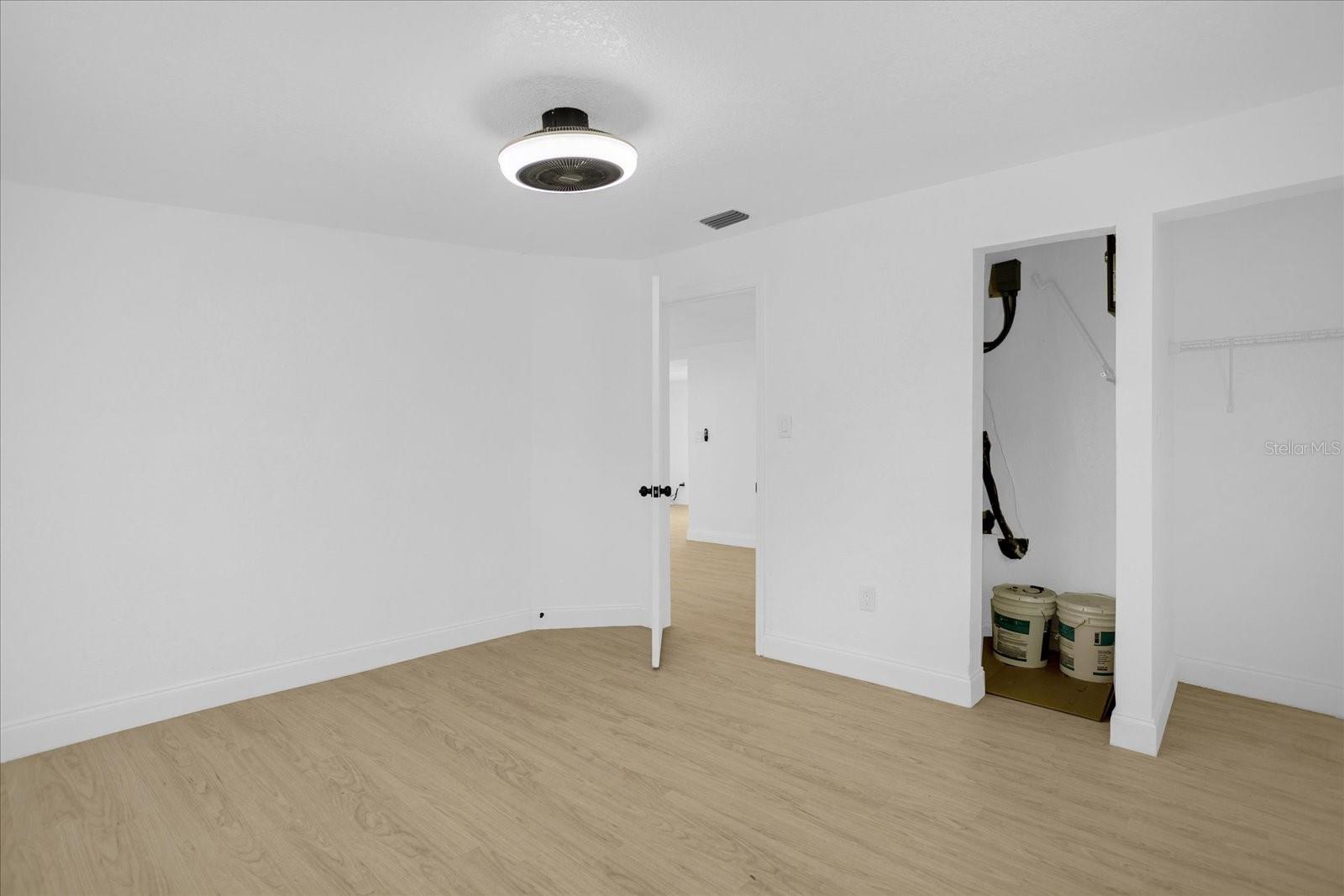 Image 18 of 28 For 812 Miller Street