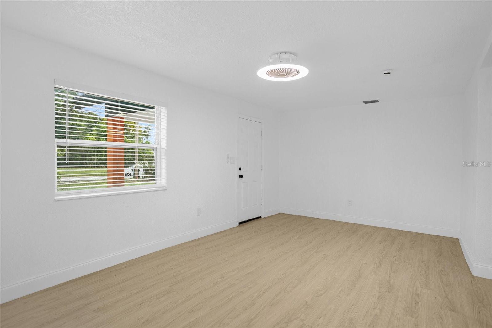 Image 7 of 28 For 812 Miller Street