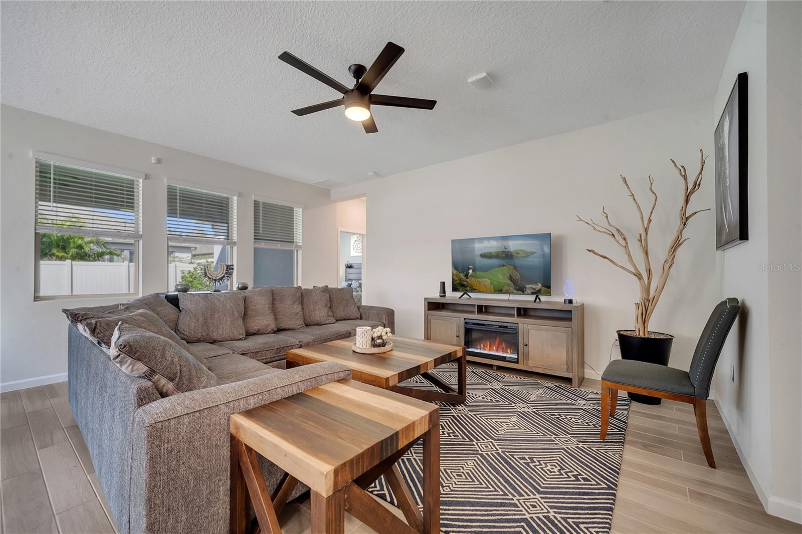 Image 31 of 41 For 338 Wooded Vine Drive