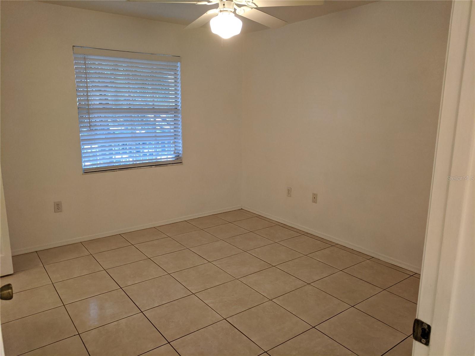 Image 11 of 17 For 14001 Fairway Island Drive 525