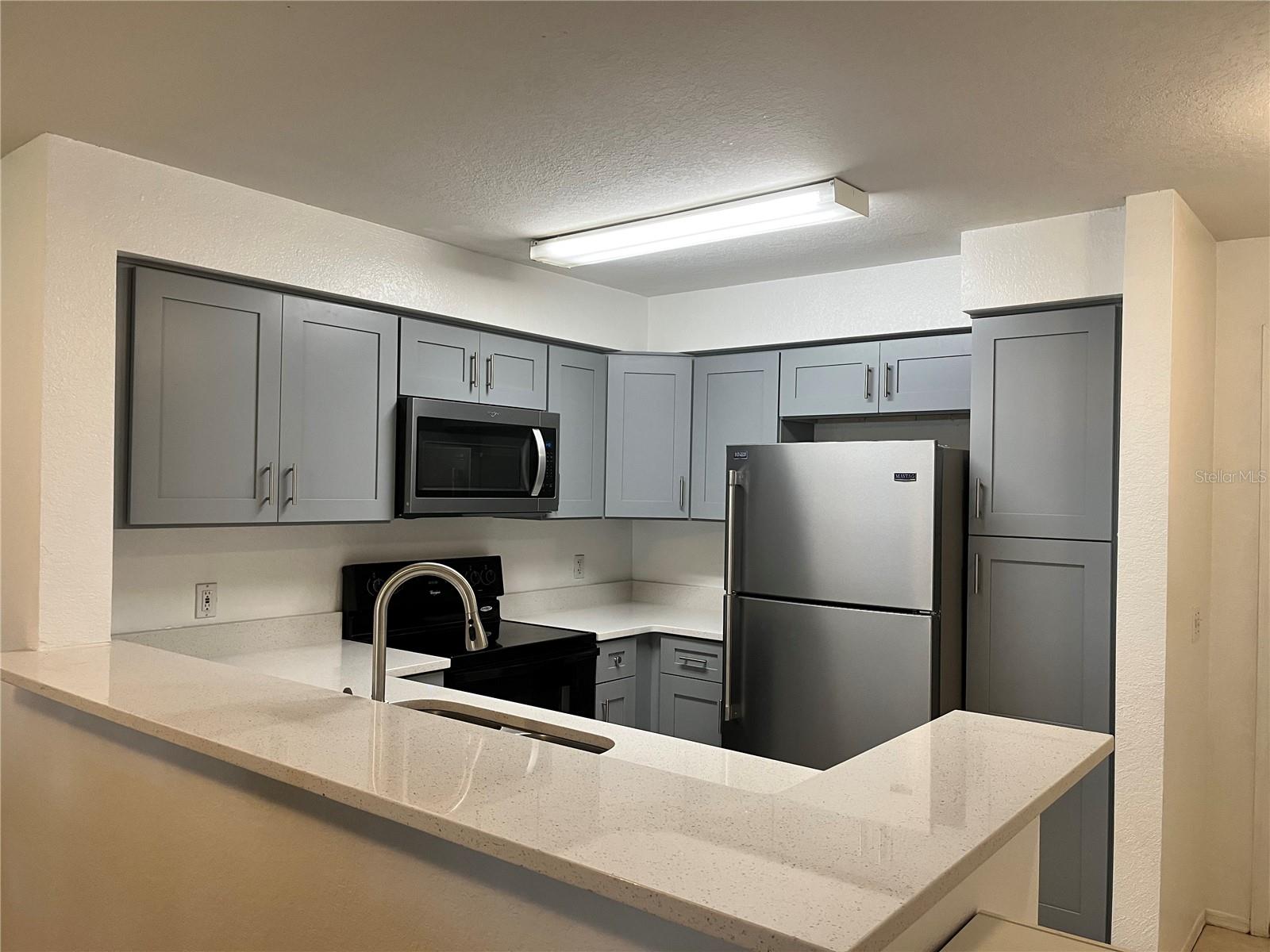 Image 3 of 17 For 14001 Fairway Island Drive 525
