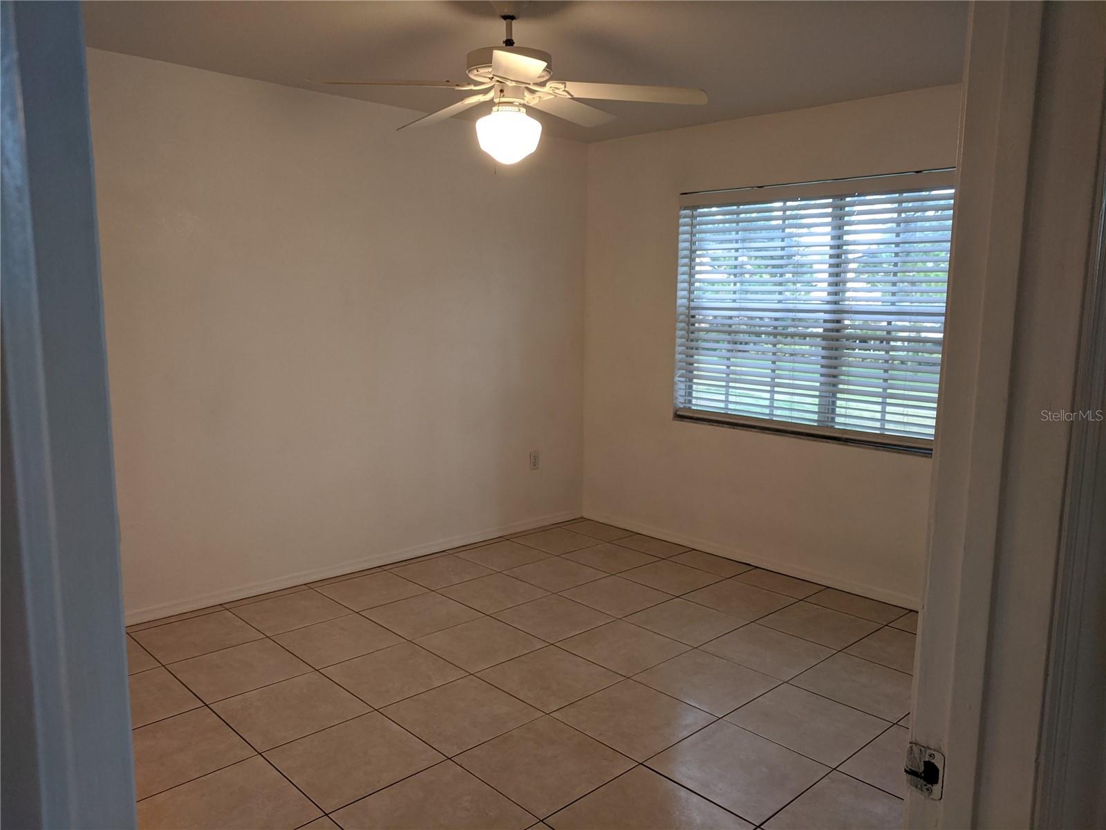 Image 6 of 17 For 14001 Fairway Island Drive 525