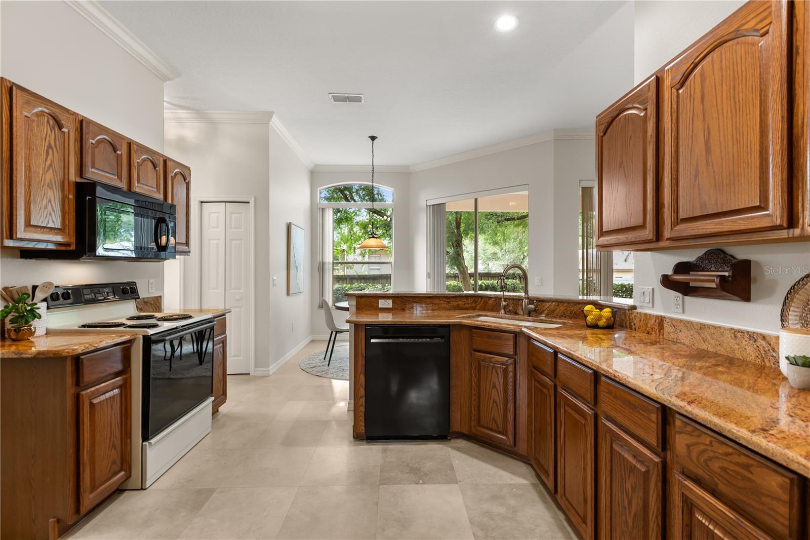 Image 14 of 35 For 926 Ridgeland Court
