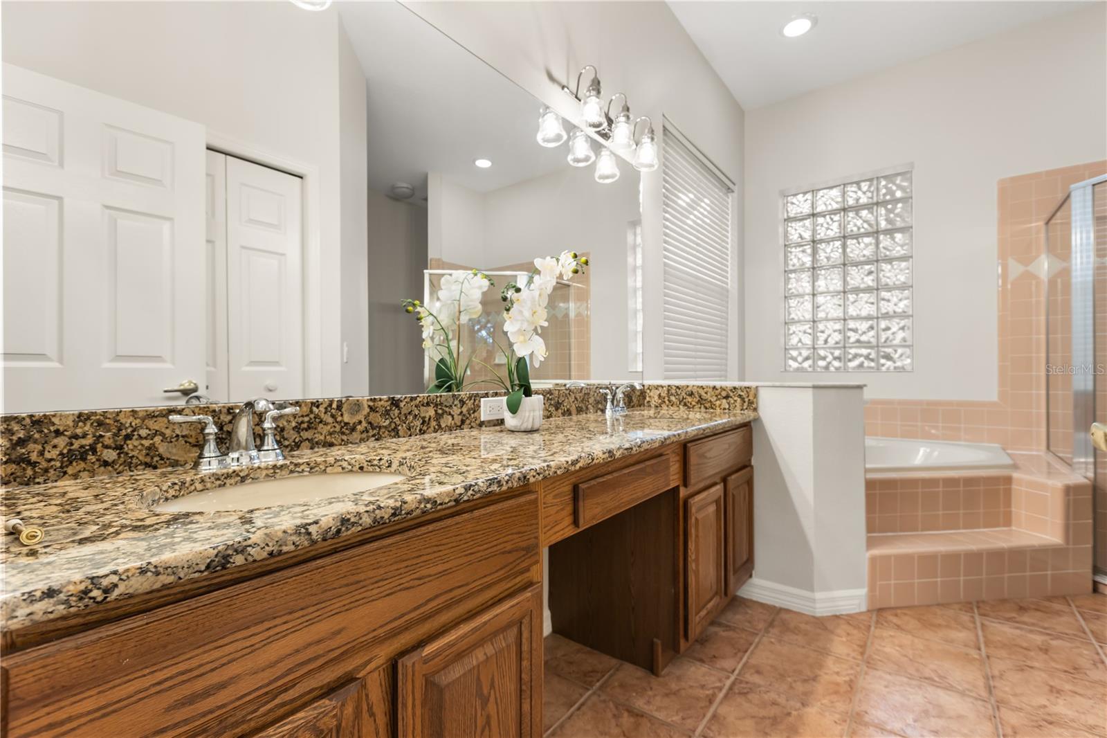 Image 19 of 35 For 926 Ridgeland Court