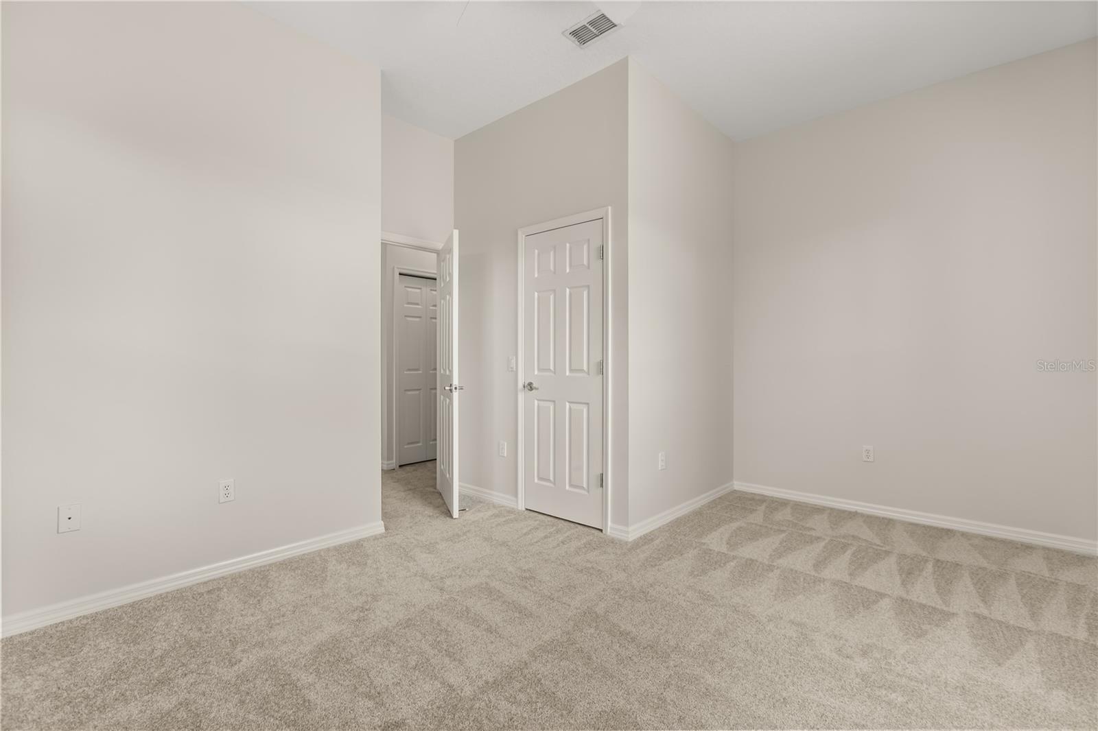 Image 23 of 35 For 926 Ridgeland Court