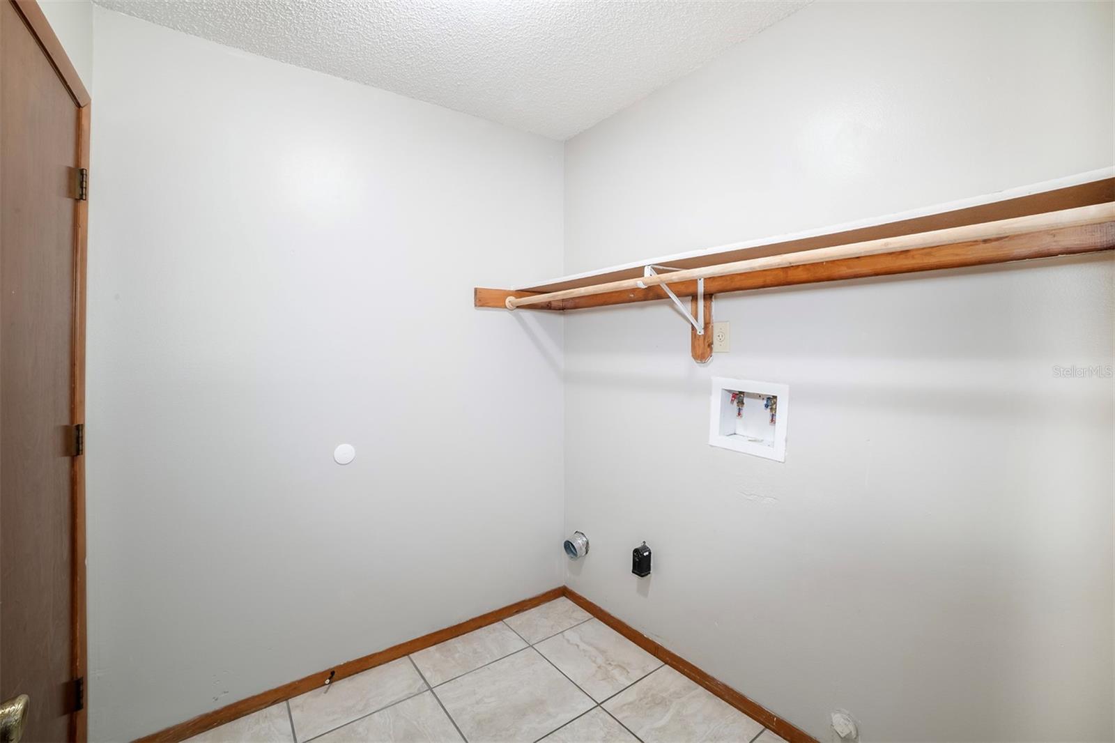 Image 19 of 31 For 1241 Leatherwood Drive
