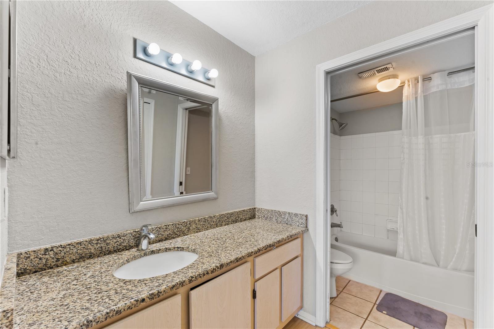 Image 12 of 31 For 13929 Fairway Island Drive 825