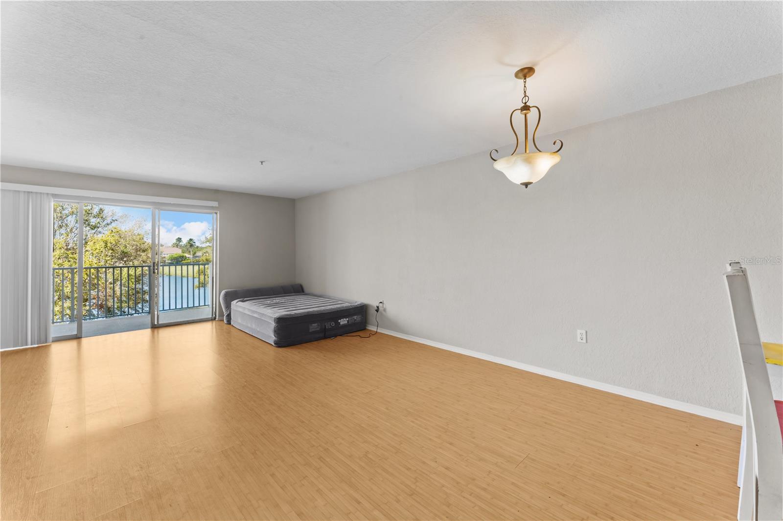 Image 15 of 31 For 13929 Fairway Island Drive 825