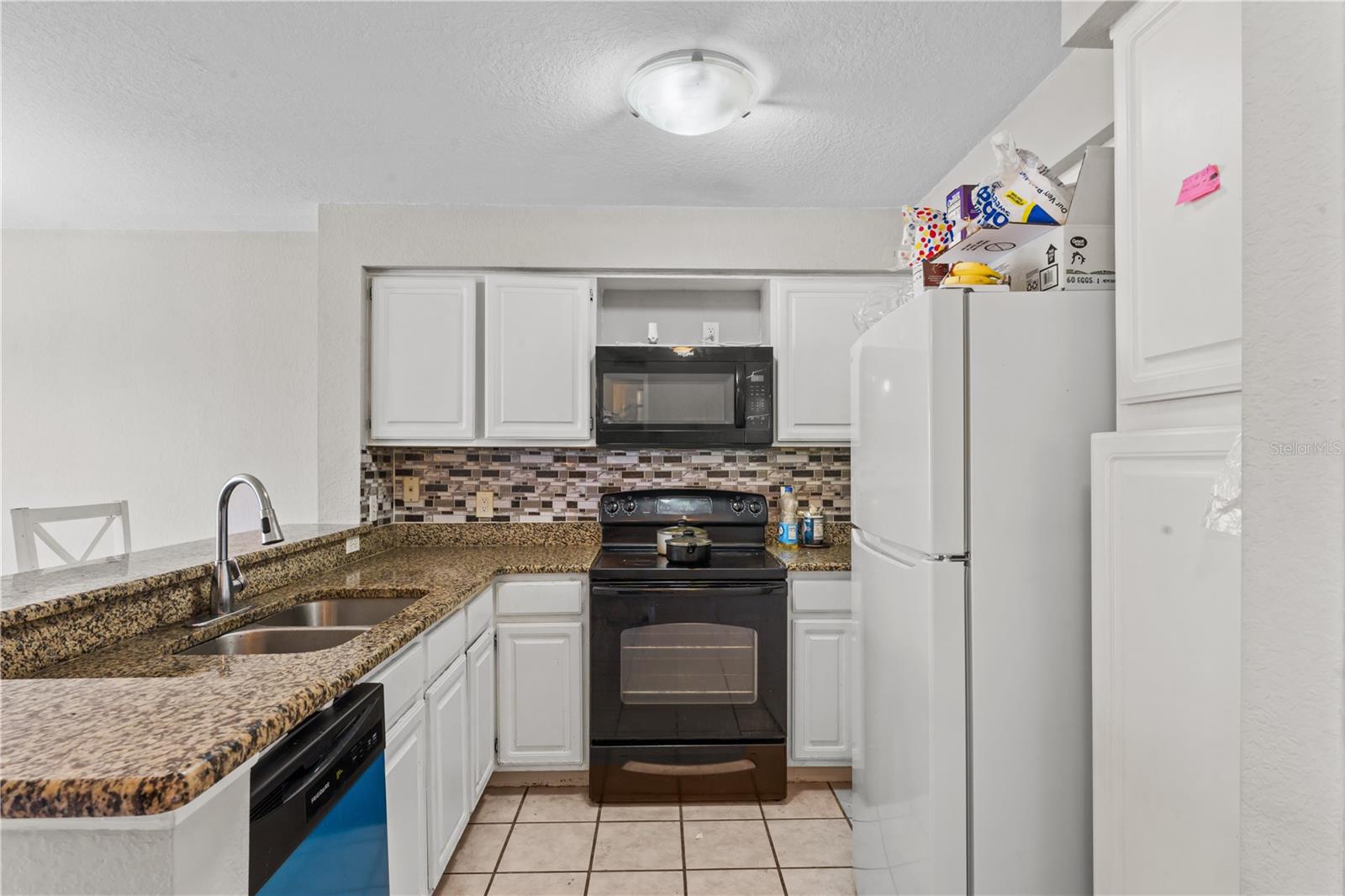 Image 19 of 31 For 13929 Fairway Island Drive 825