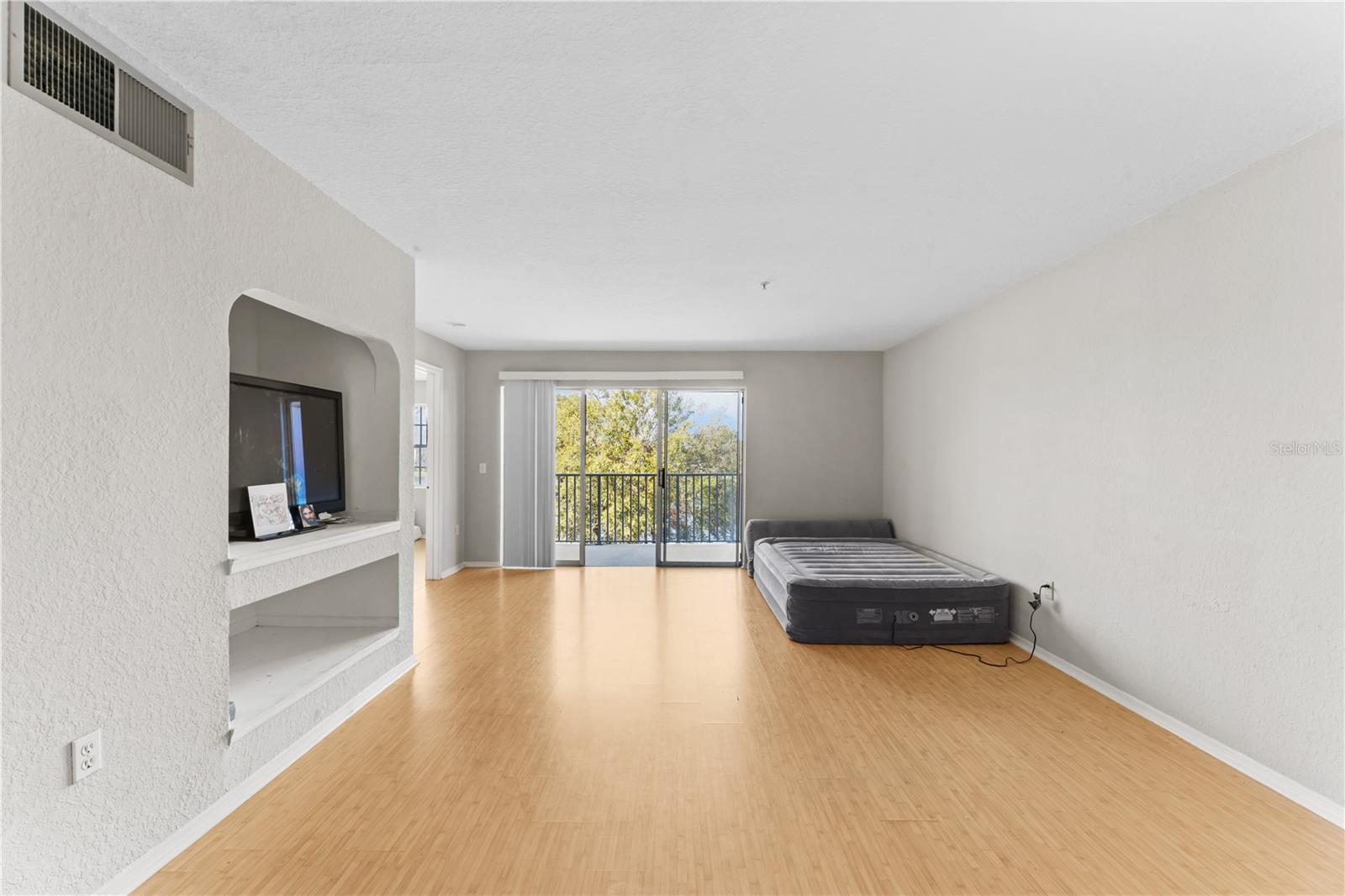 Image 20 of 31 For 13929 Fairway Island Drive 825