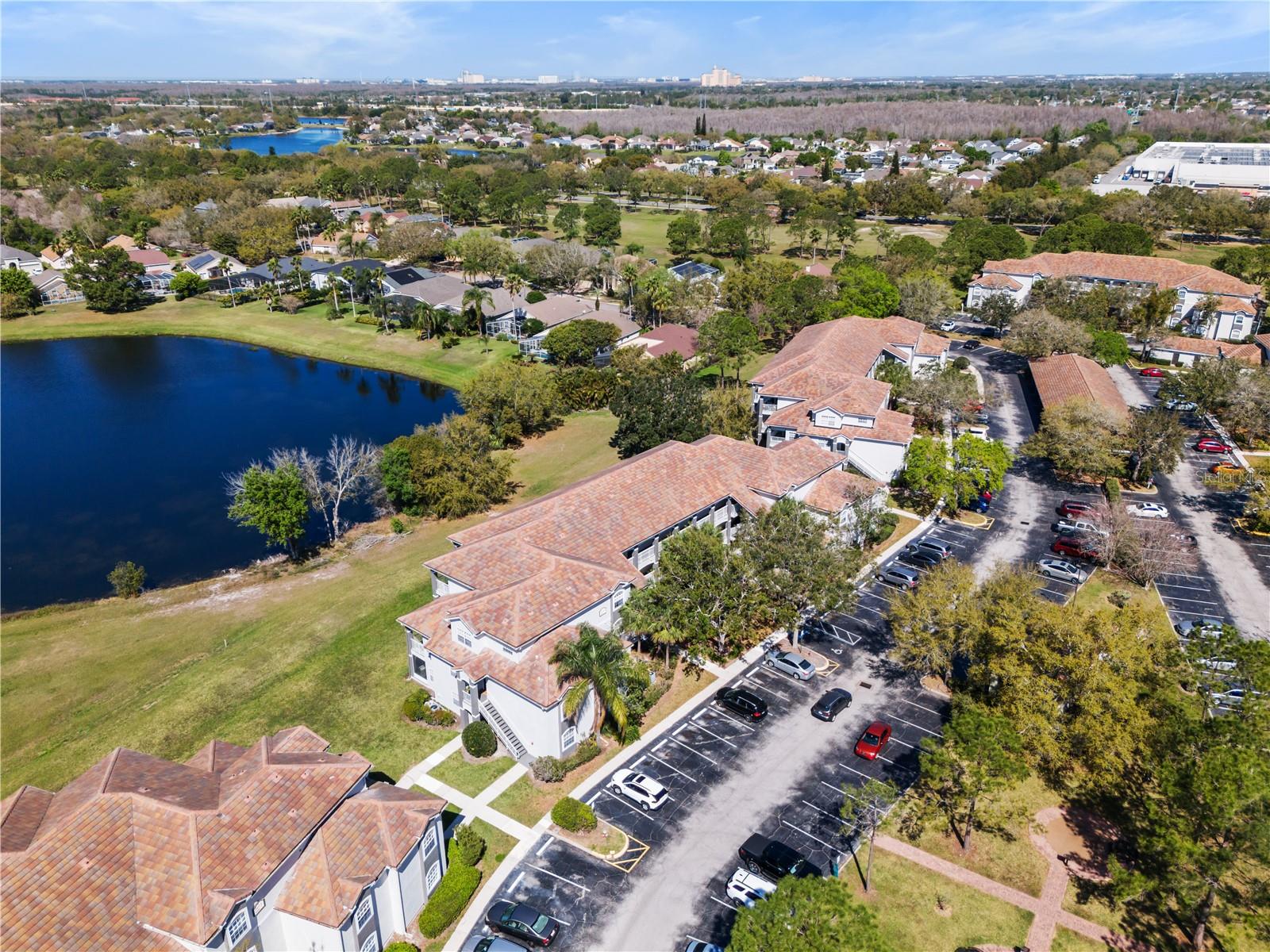 Image 27 of 31 For 13929 Fairway Island Drive 825