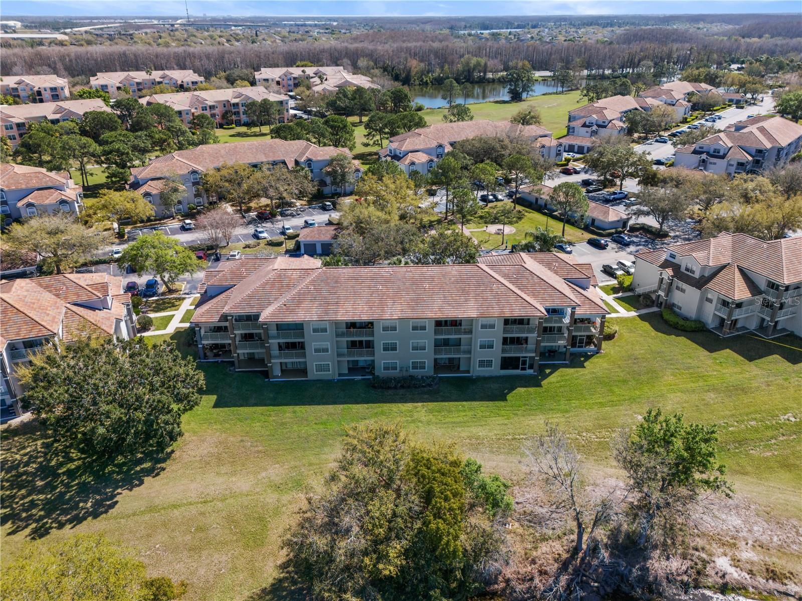 Image 30 of 31 For 13929 Fairway Island Drive 825
