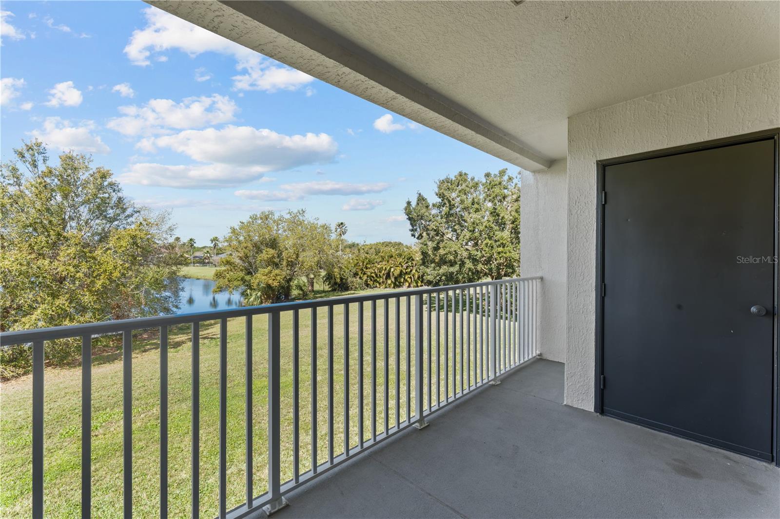 Image 5 of 31 For 13929 Fairway Island Drive 825