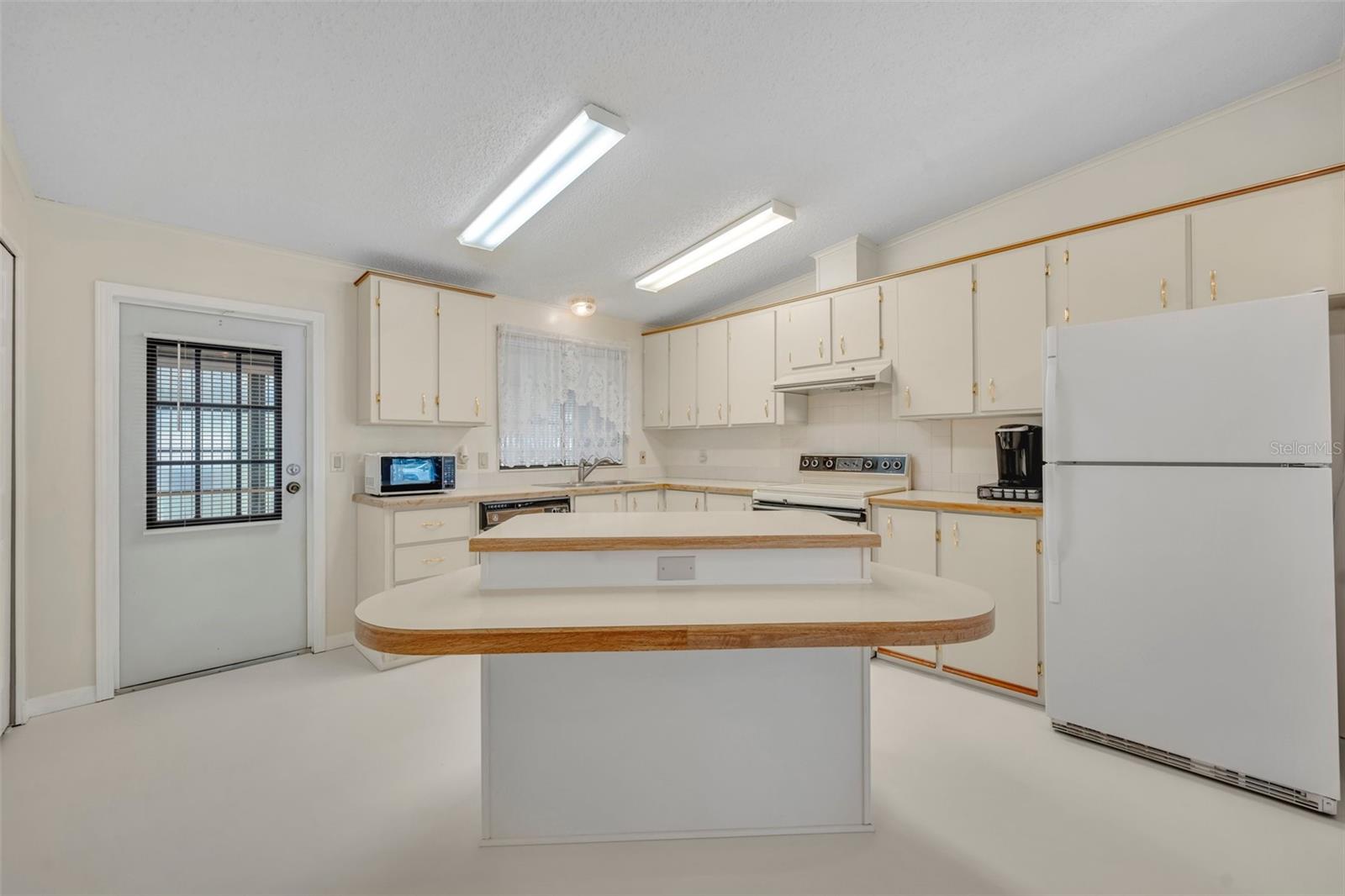 Image 11 of 39 For 750 Polo Park Boulevard