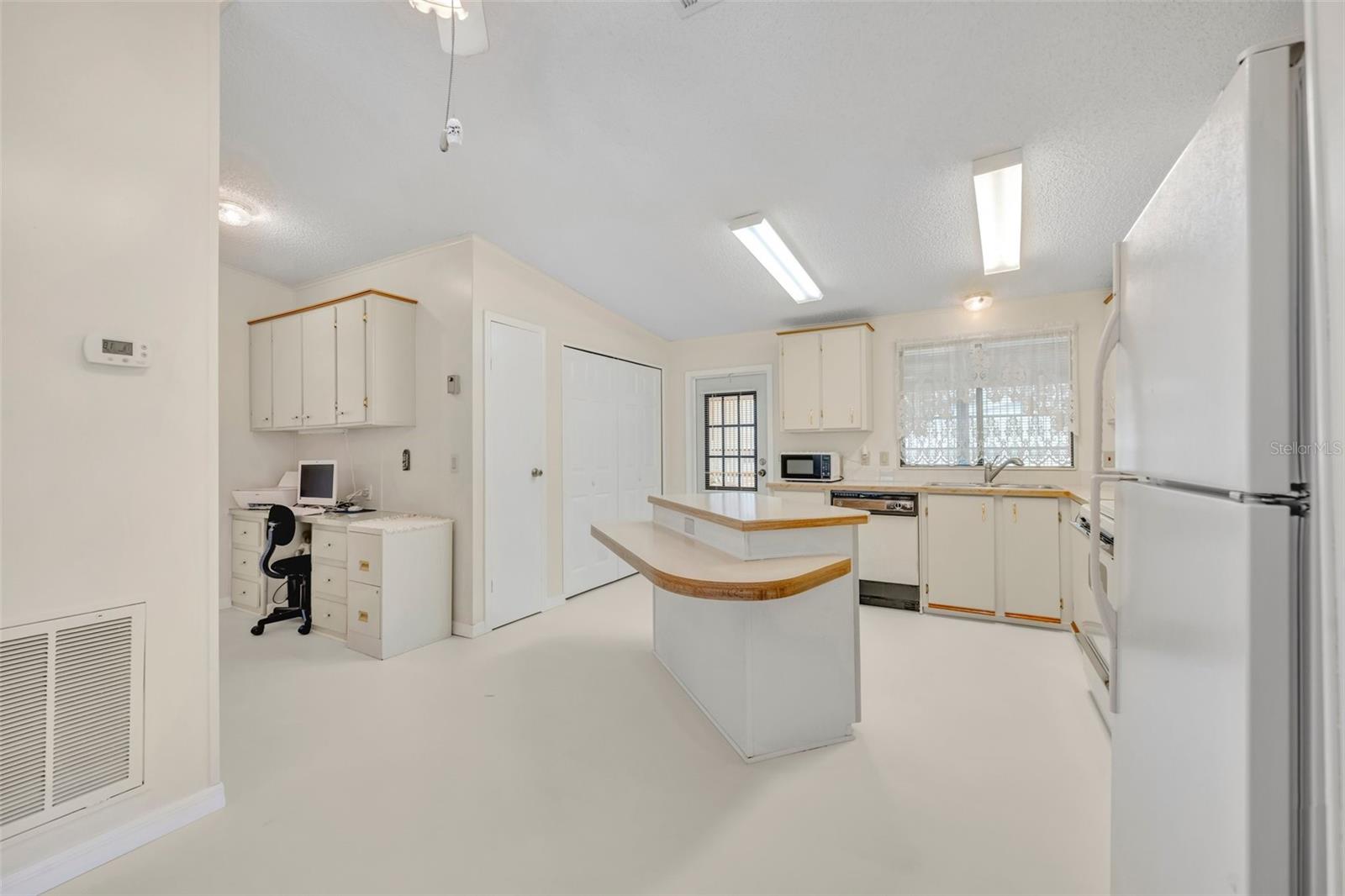 Image 12 of 39 For 750 Polo Park Boulevard