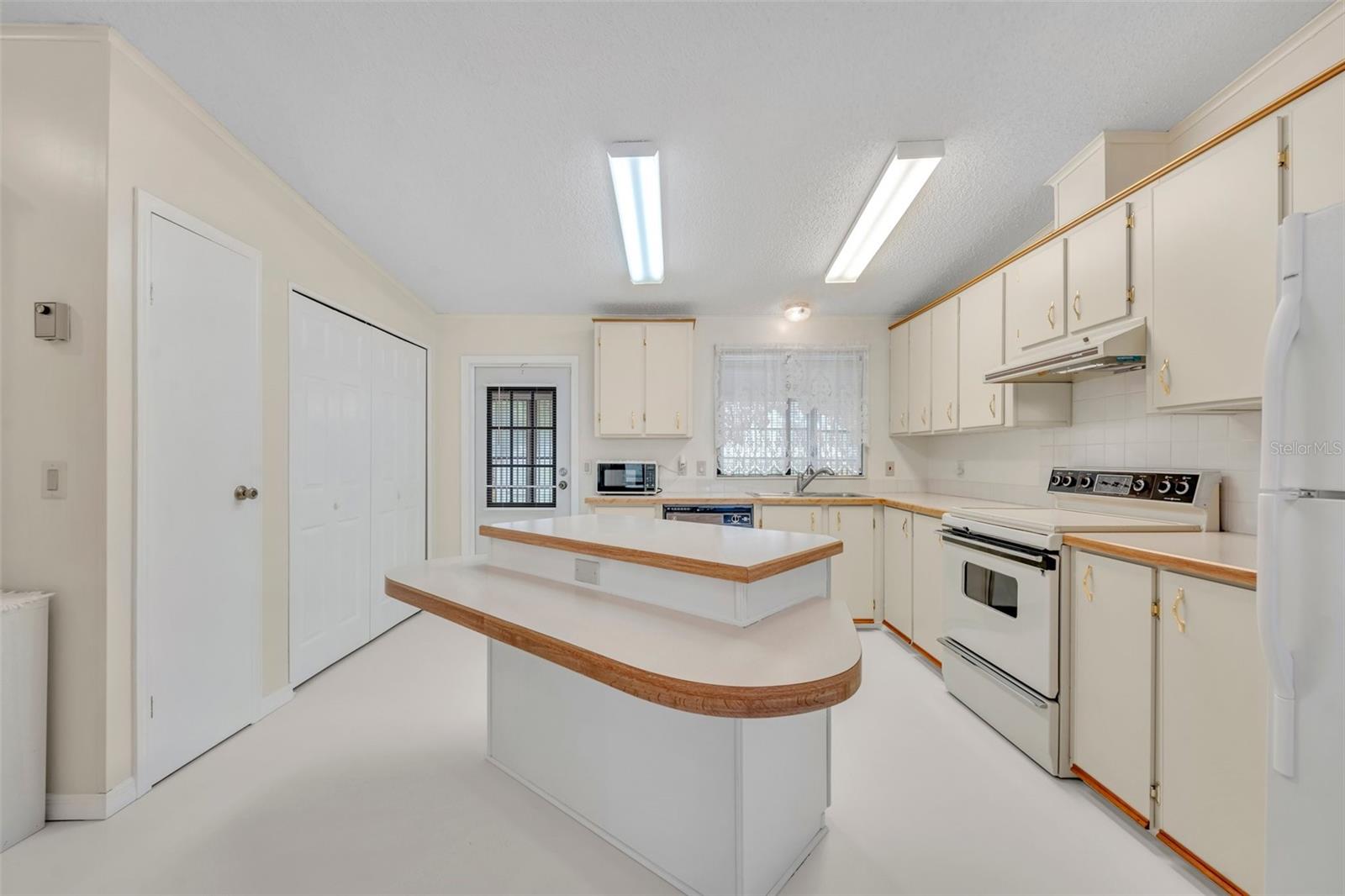 Image 13 of 39 For 750 Polo Park Boulevard