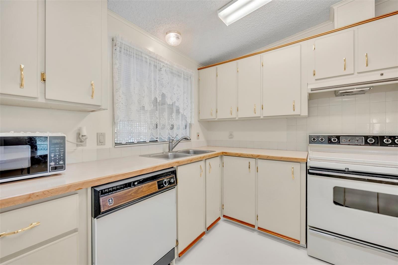 Image 15 of 39 For 750 Polo Park Boulevard