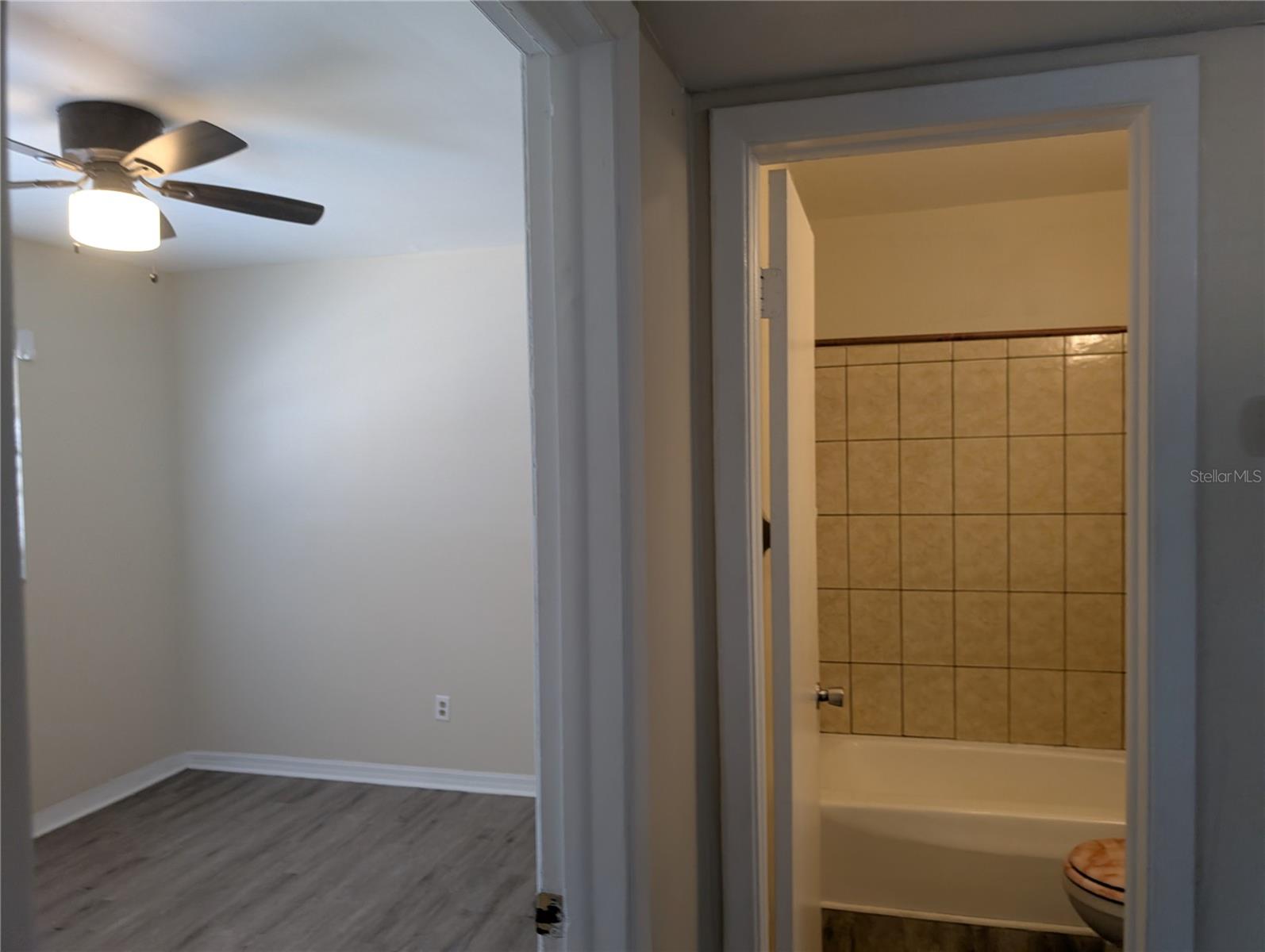 Image 15 of 17 For 8944 Temple Terrace Highway 8948